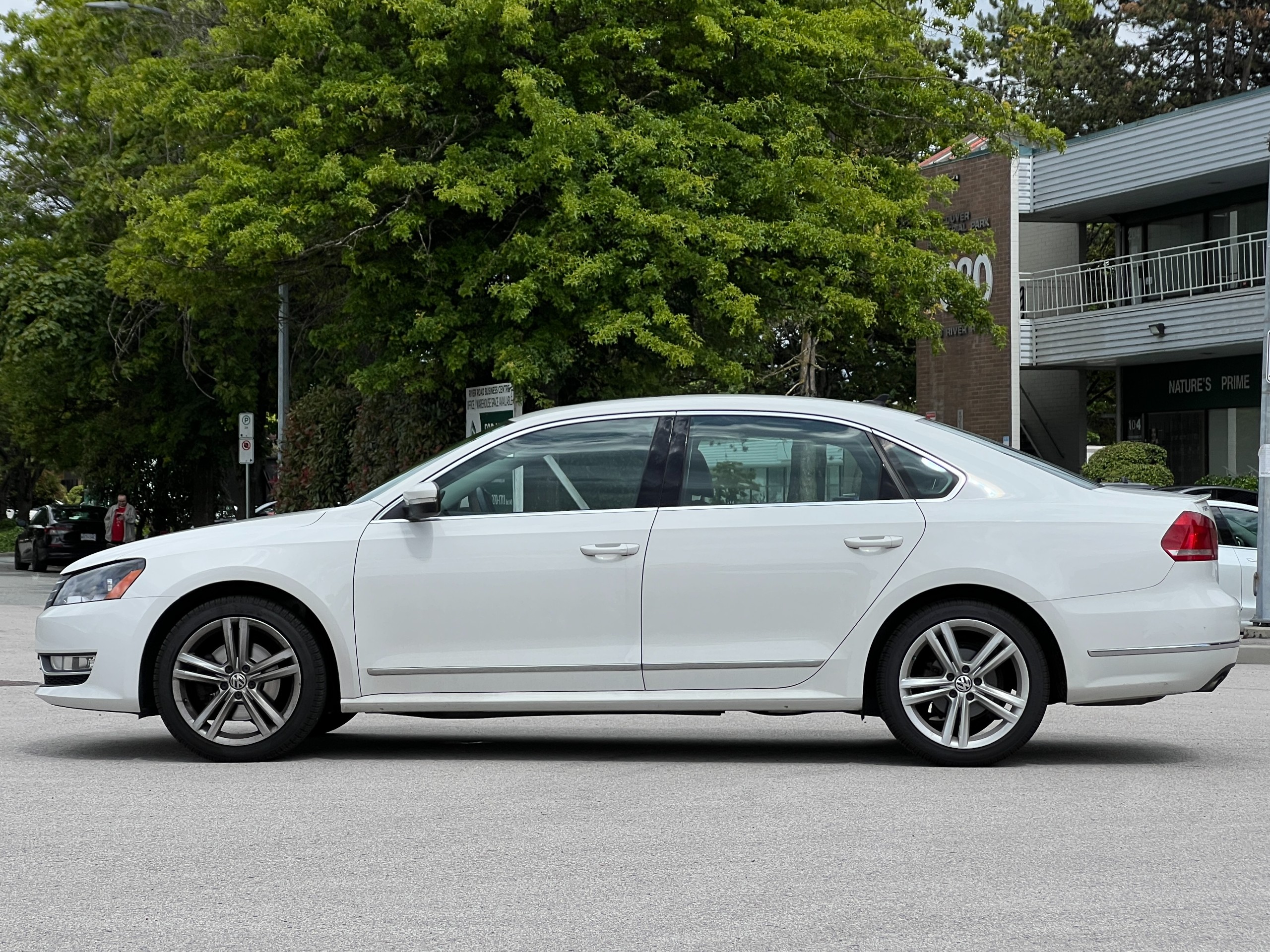 2015 Volkswagen Passat | BC Local - Image 4