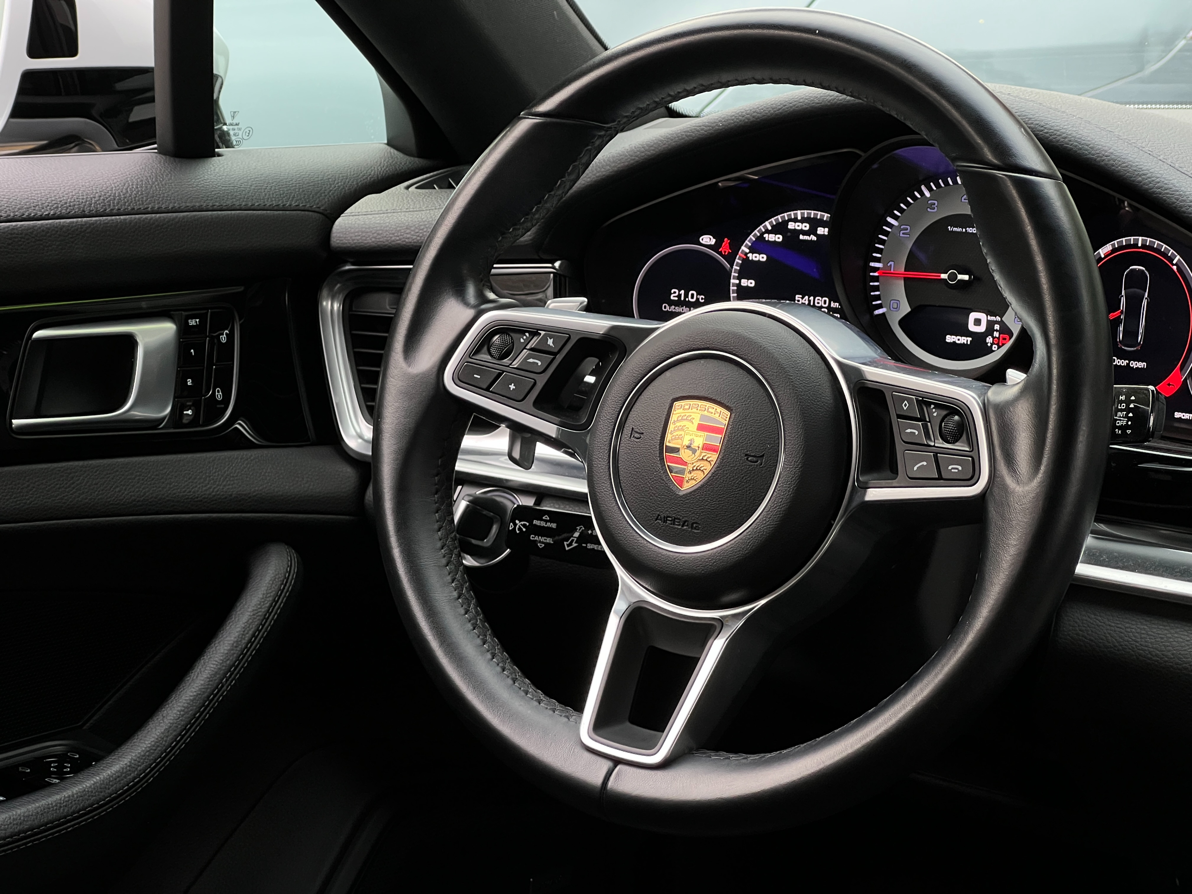 2018 Porsche panamera  - Image 12