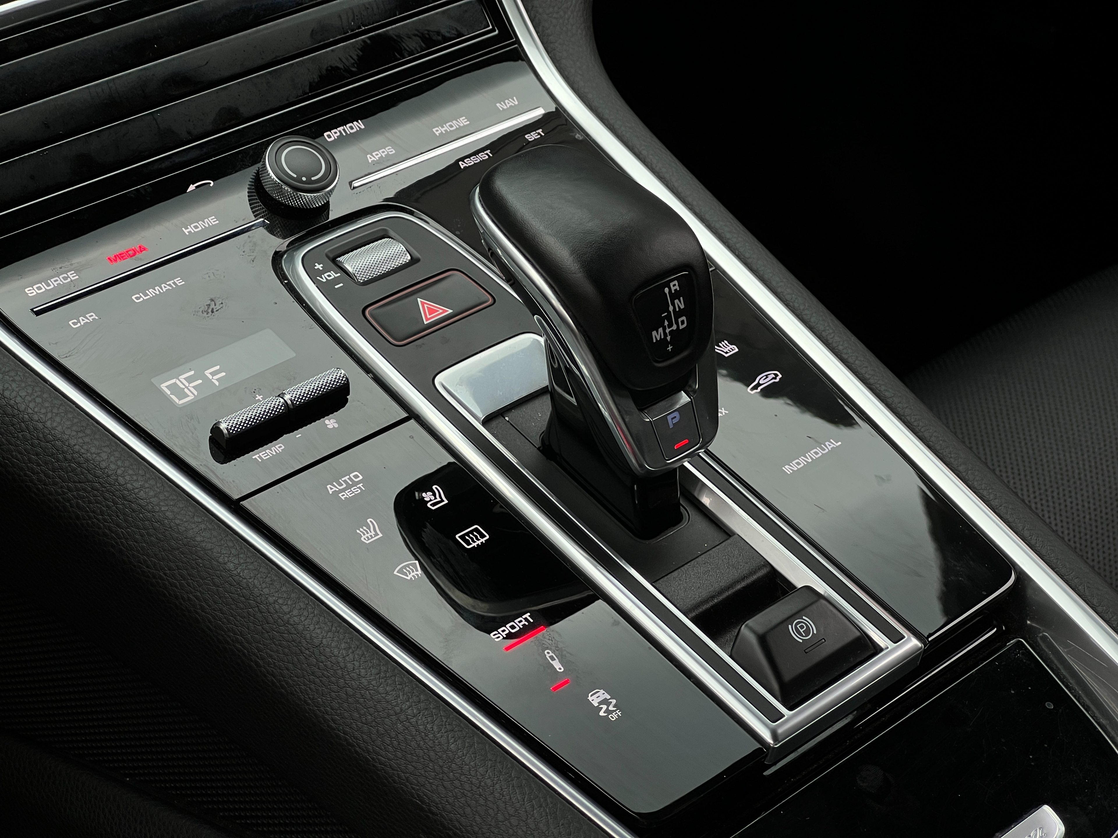 2018 Porsche panamera  - Image 14