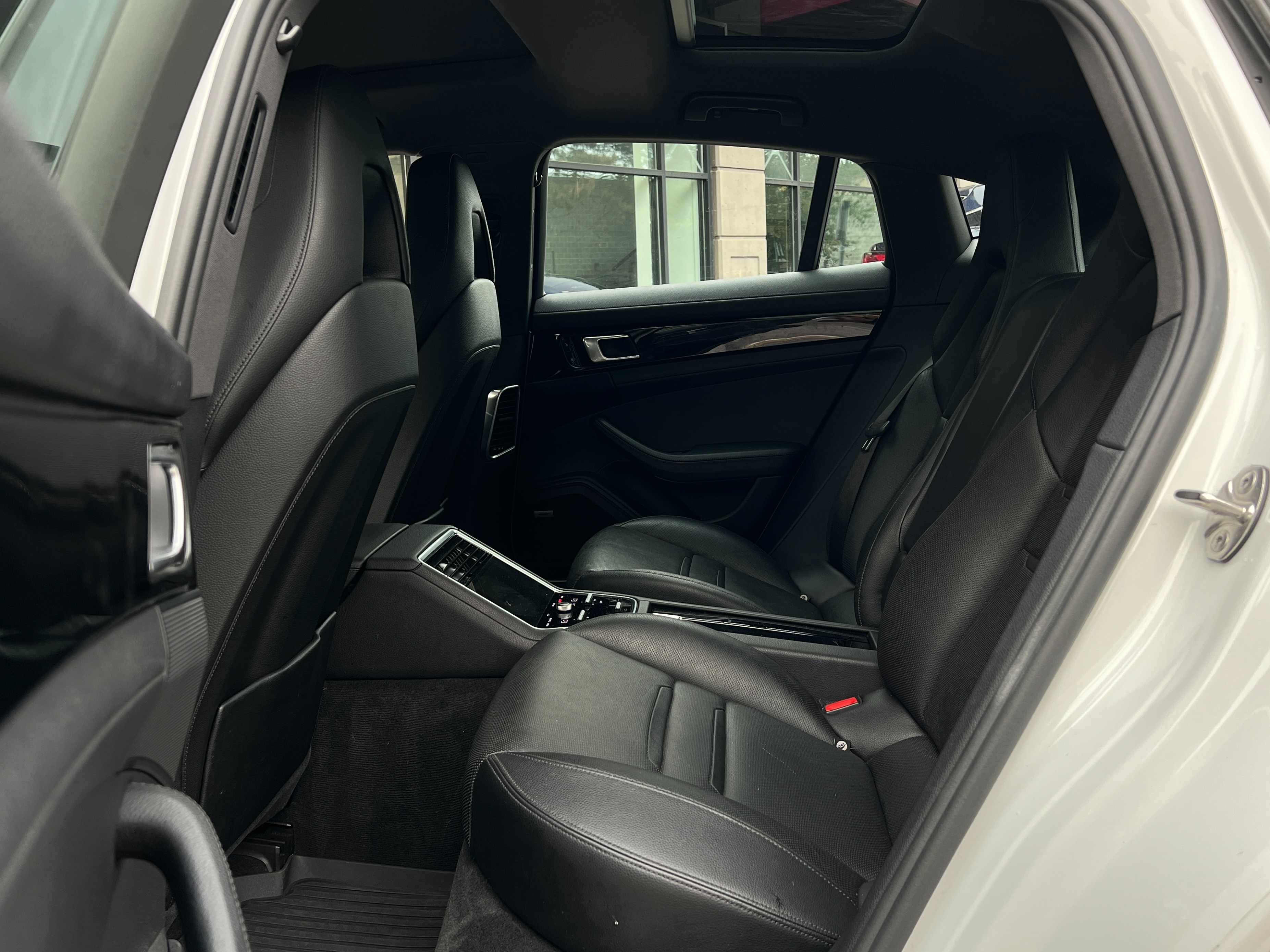 2018 Porsche panamera  - Image 18