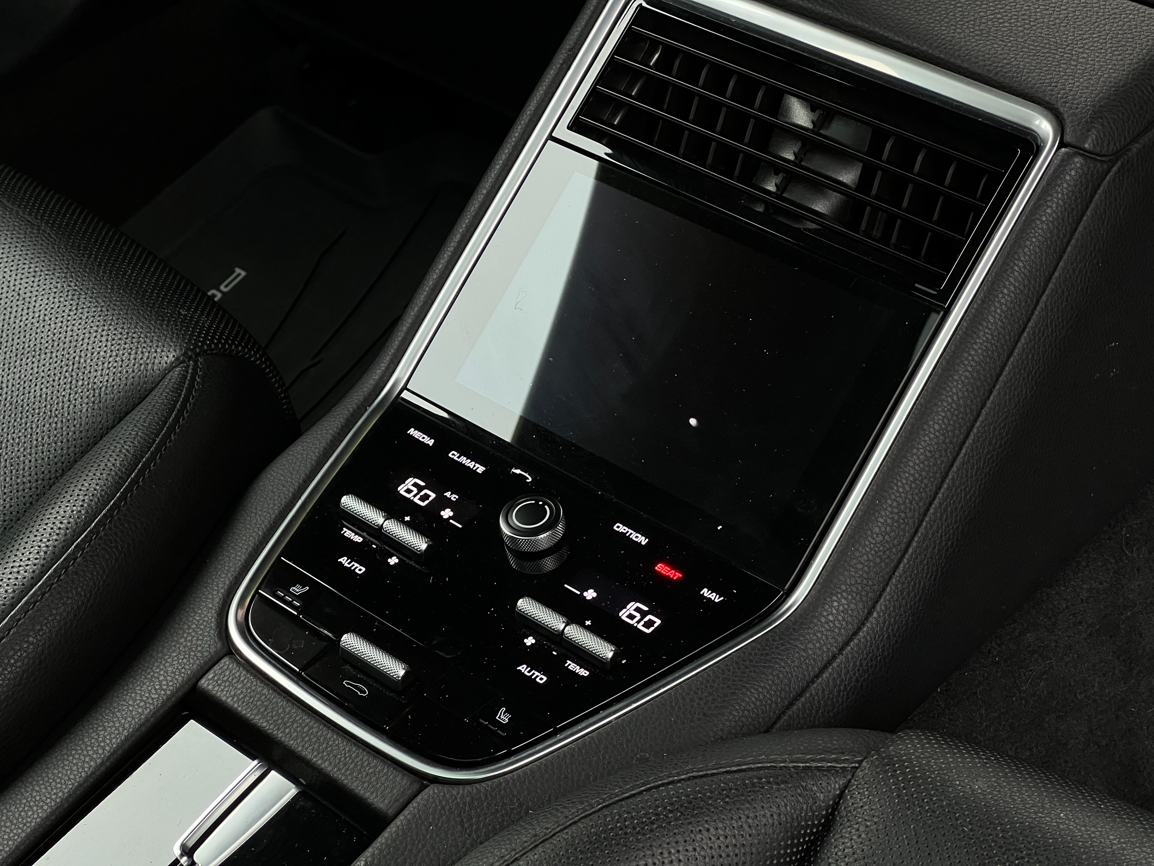 2018 Porsche panamera  - Image 17