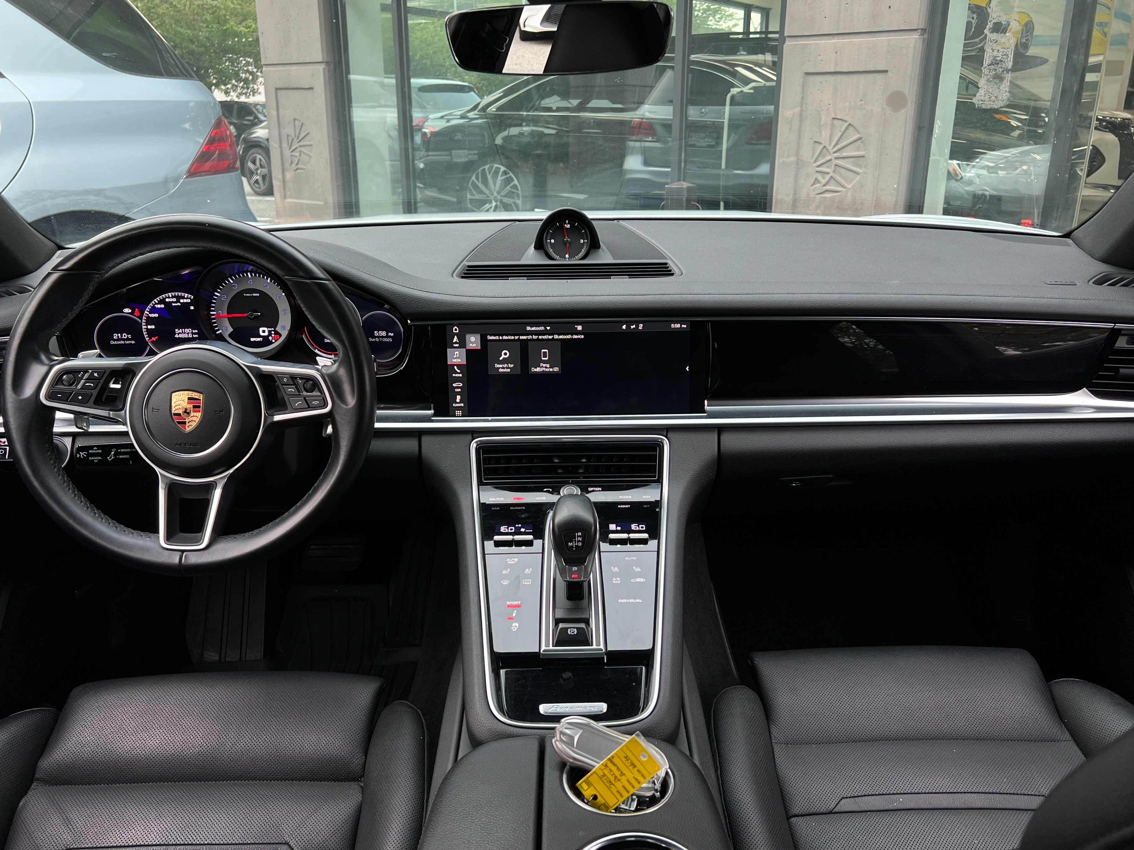 2018 Porsche panamera  - Image 11