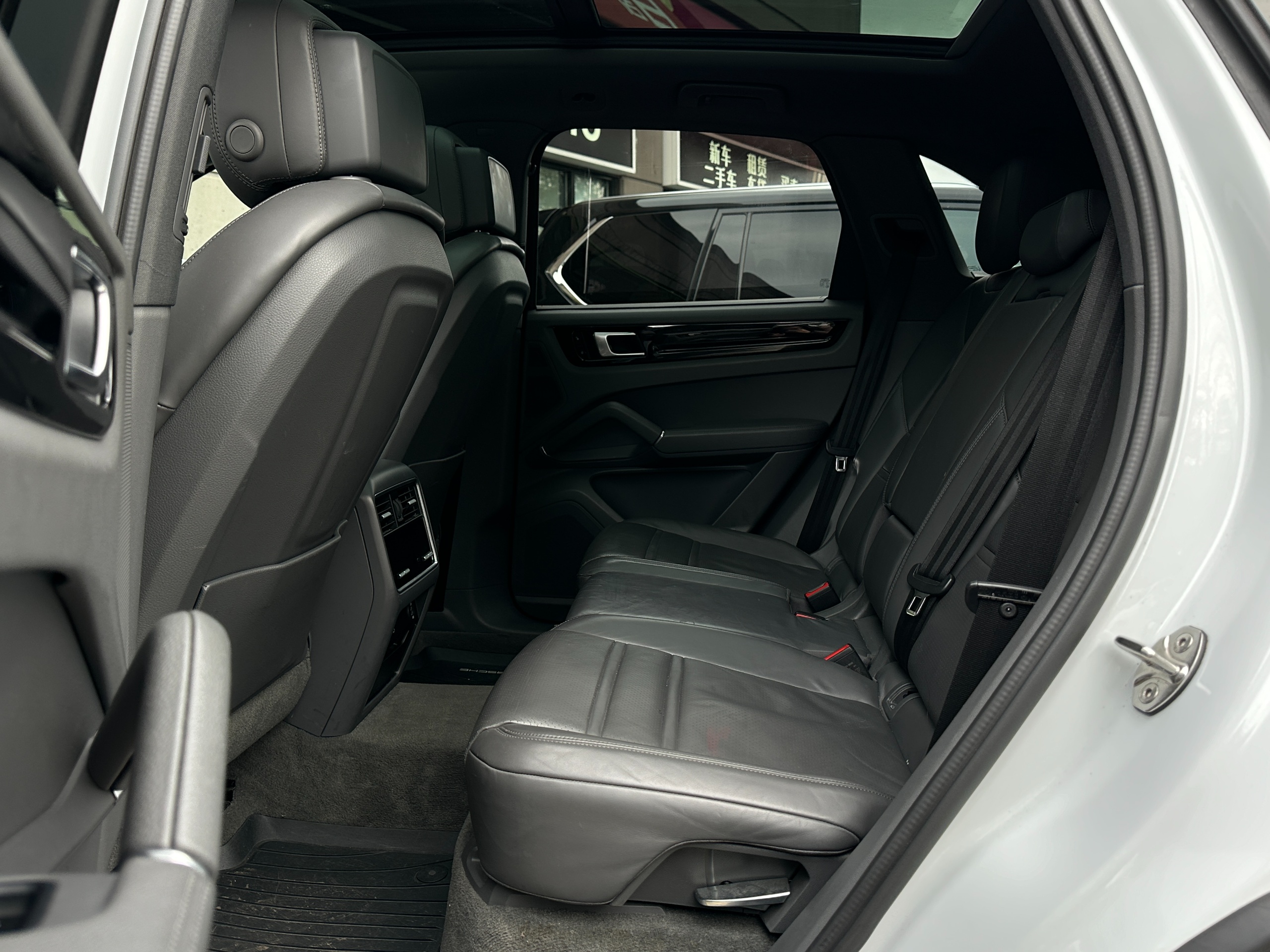 2019 Porsche Cayenne - Image 17