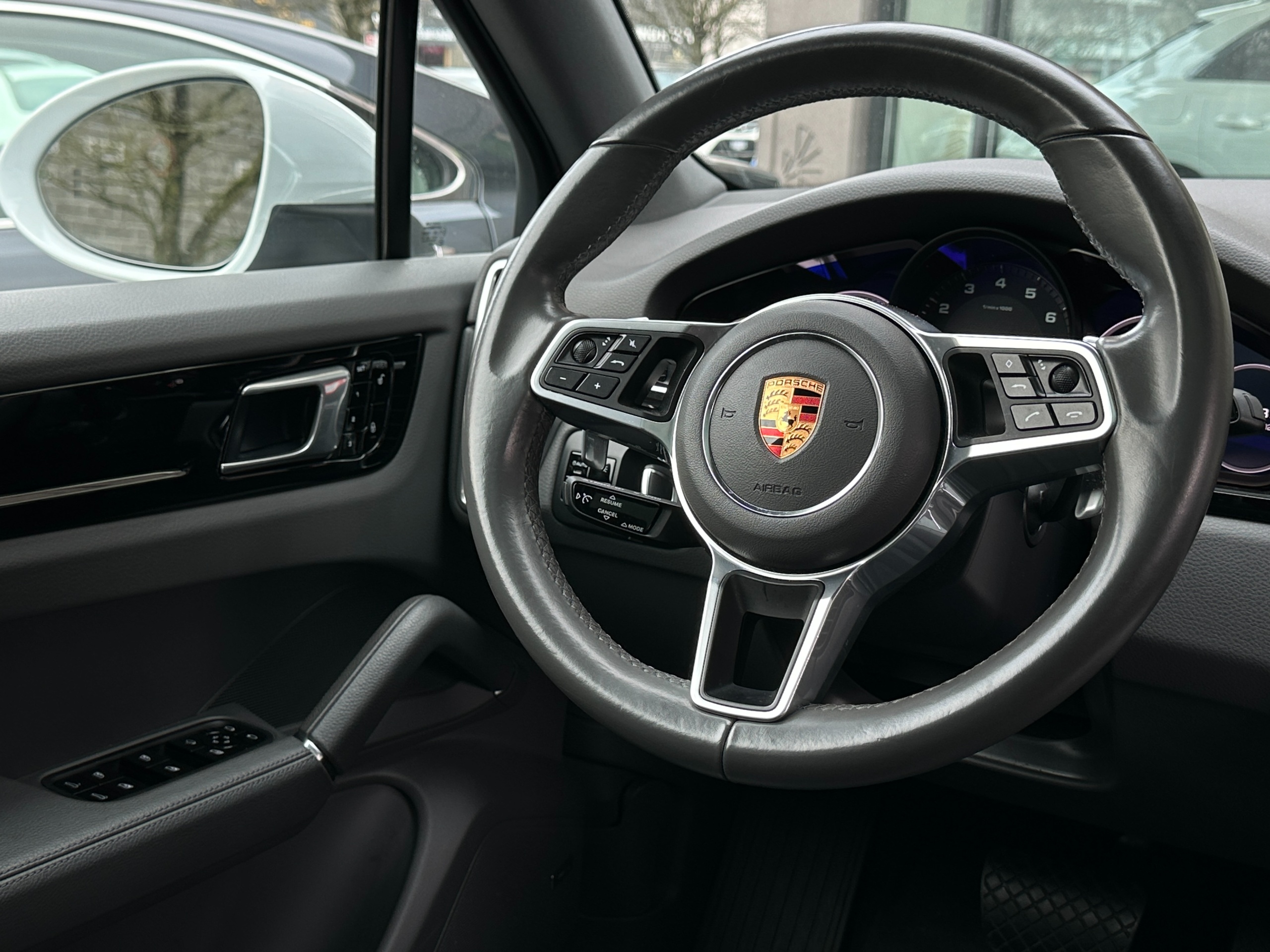 2019 Porsche Cayenne - Image 14