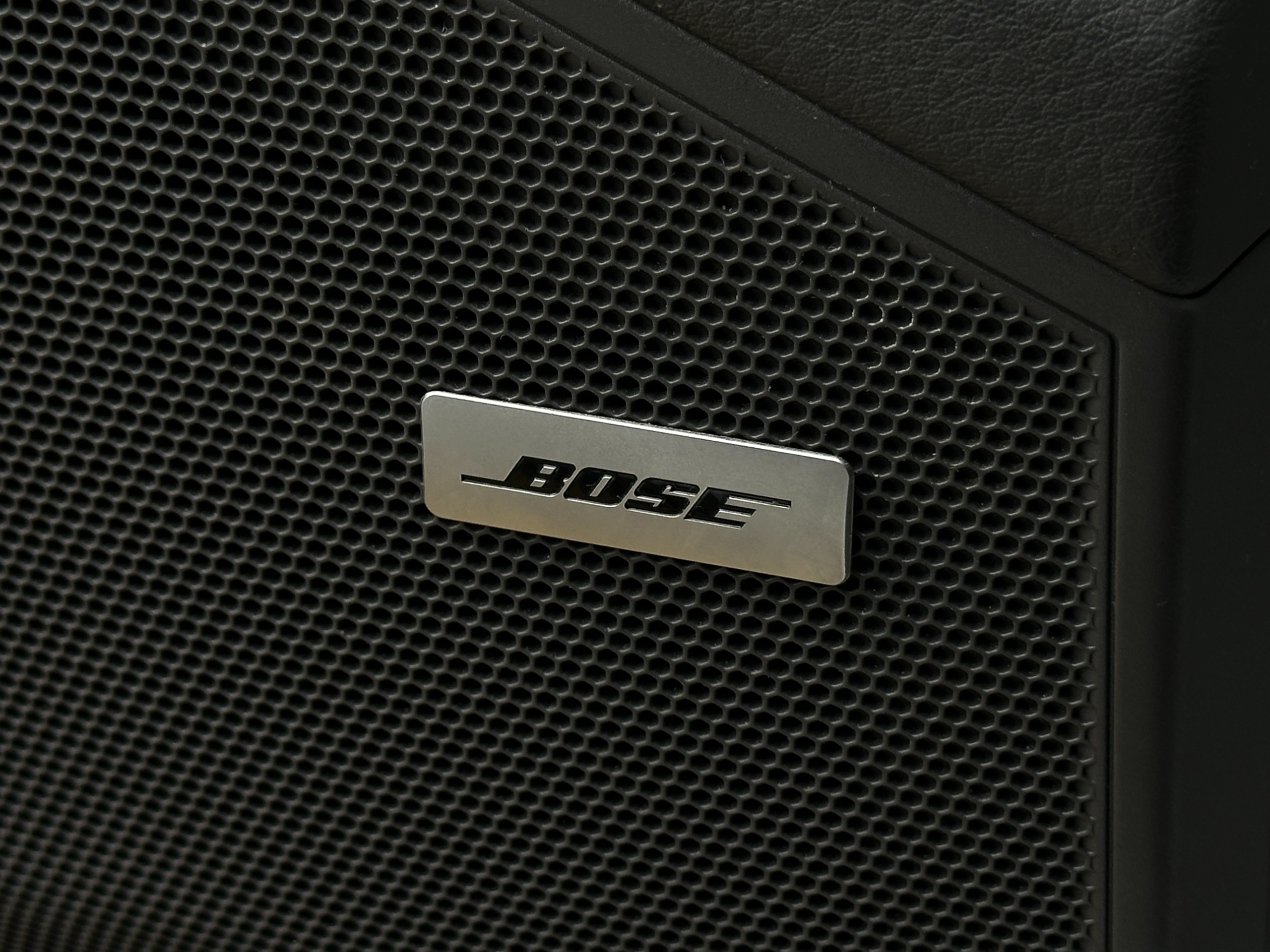 2019 Porsche Cayenne - Image 16