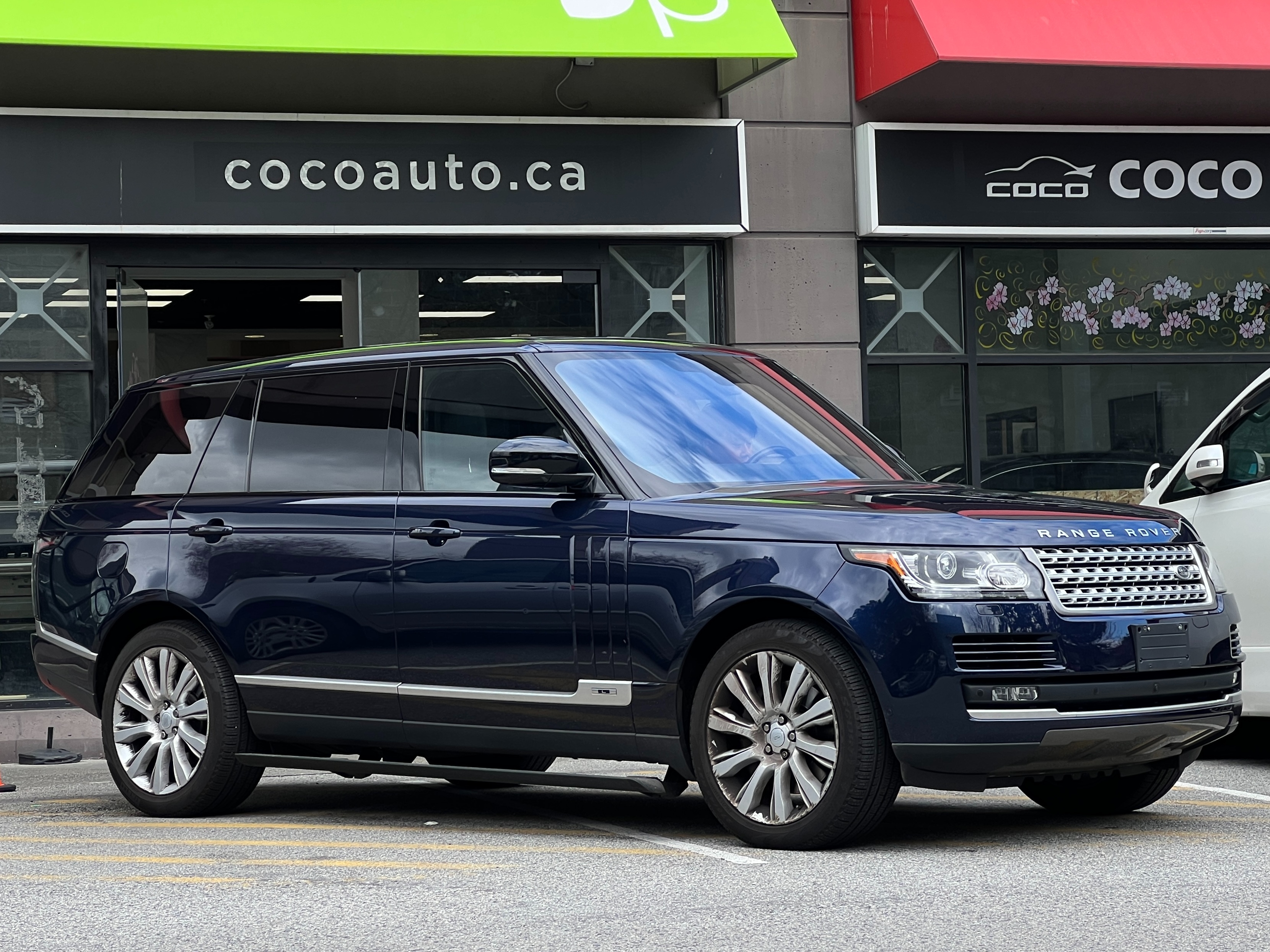 2016 Land Rover range rover supercharged lwb | low km | dealer service - Image 2