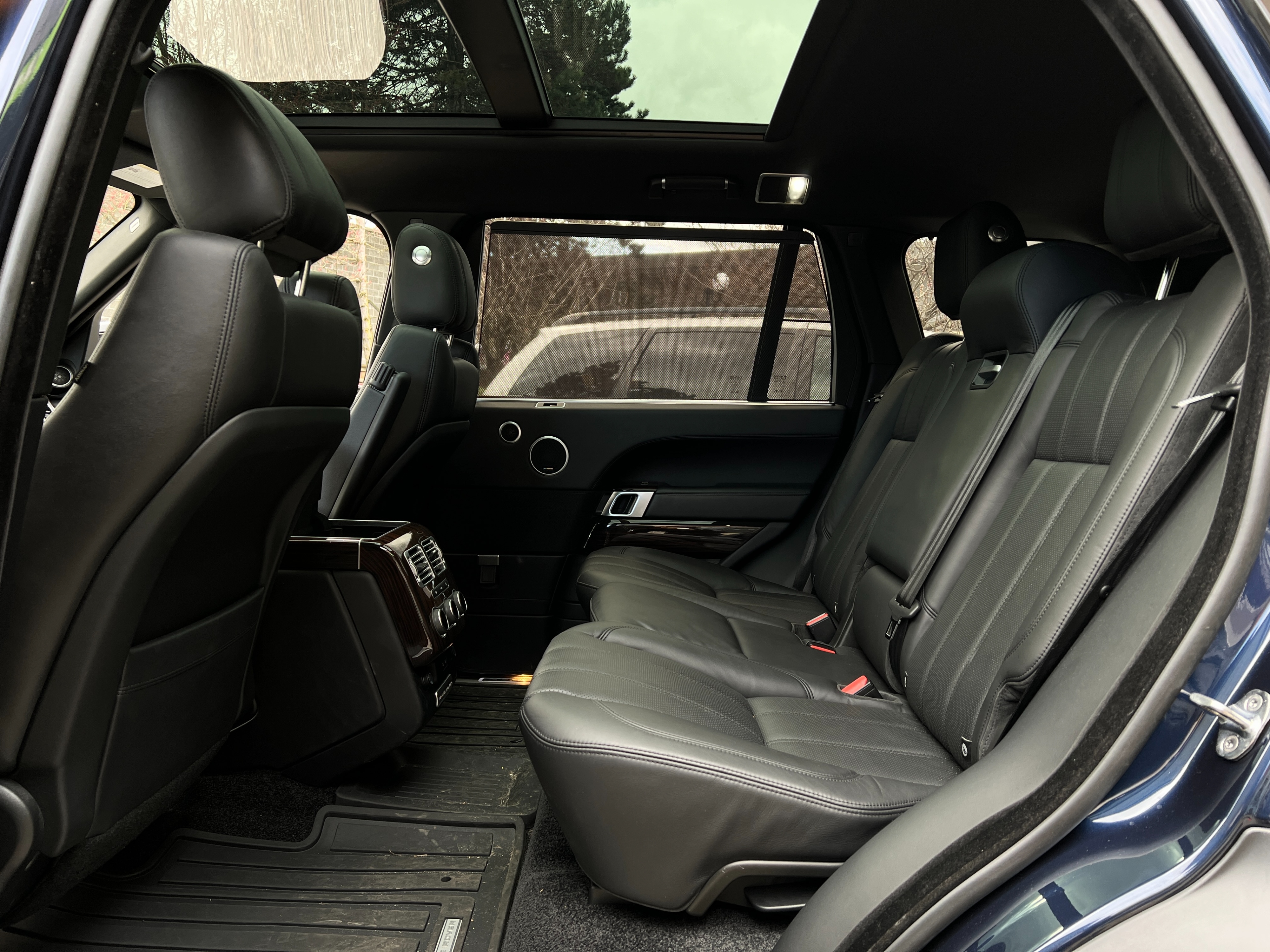 2016 Land Rover range rover supercharged lwb | low km | dealer service - Image 17