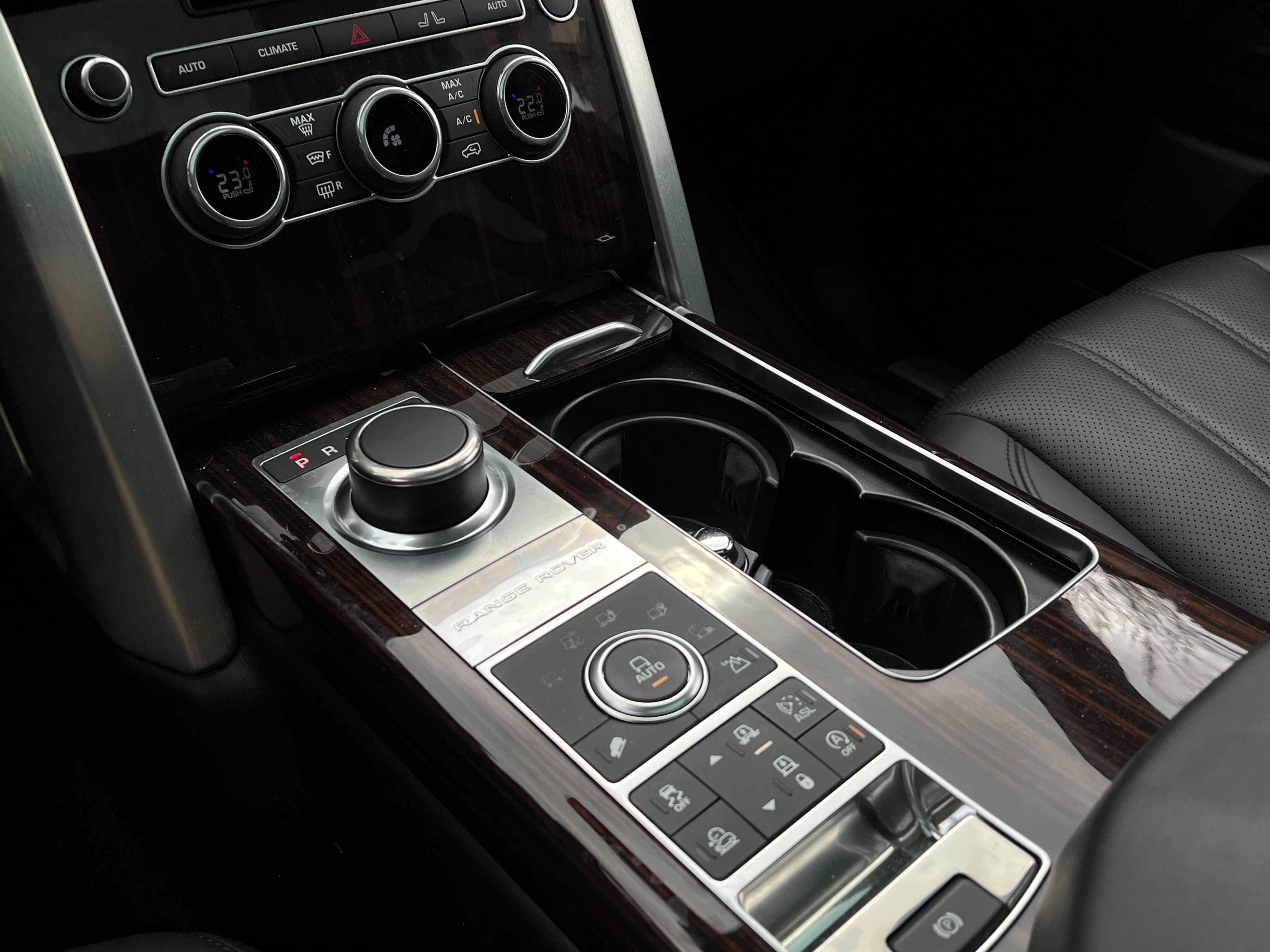 2016 Land Rover range rover supercharged lwb | low km | dealer service - Image 10