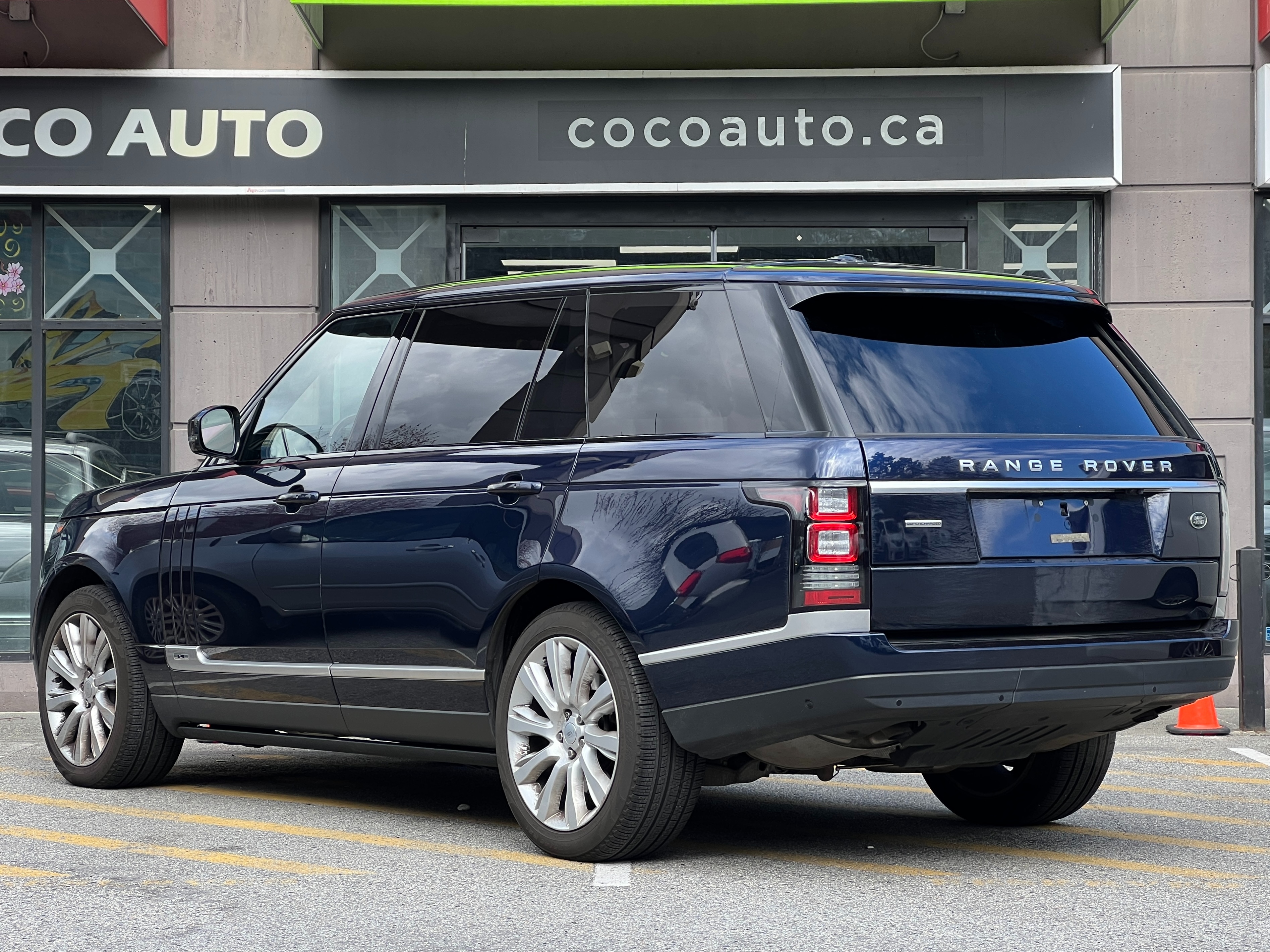 2016 Land Rover range rover supercharged lwb | low km | dealer service - Image 6