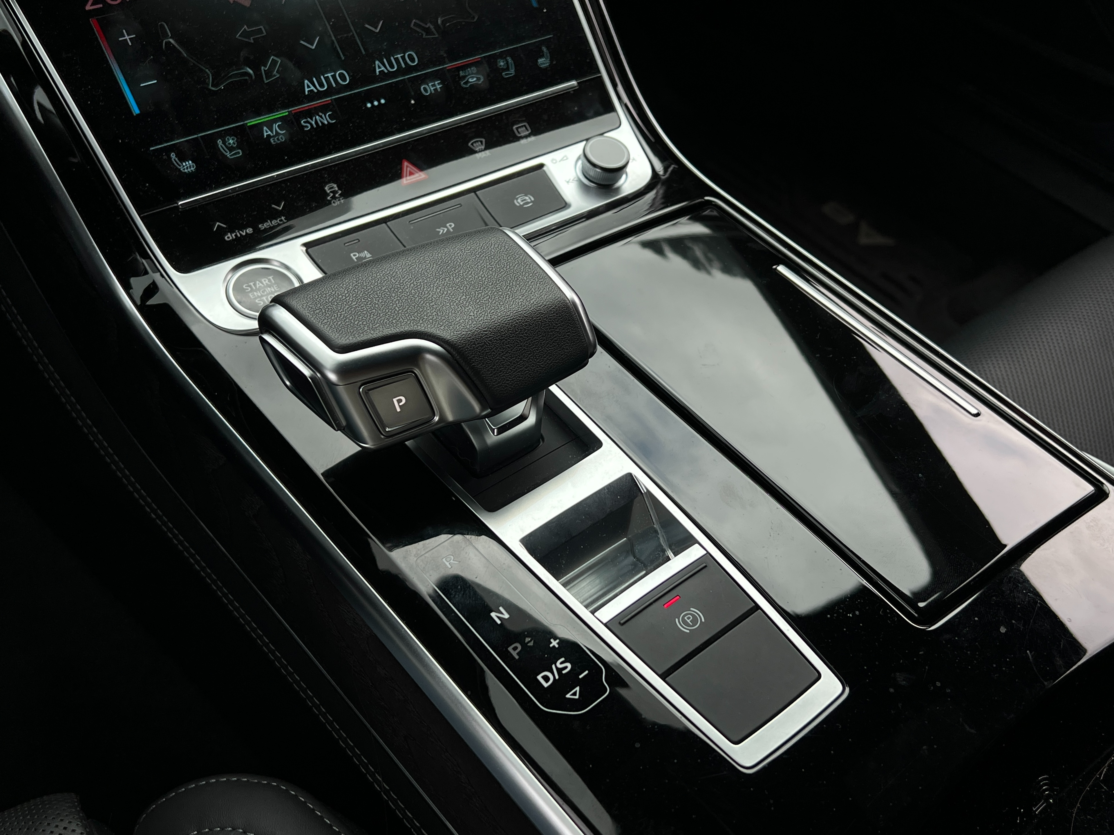 2024 Audi A8L - Image 10