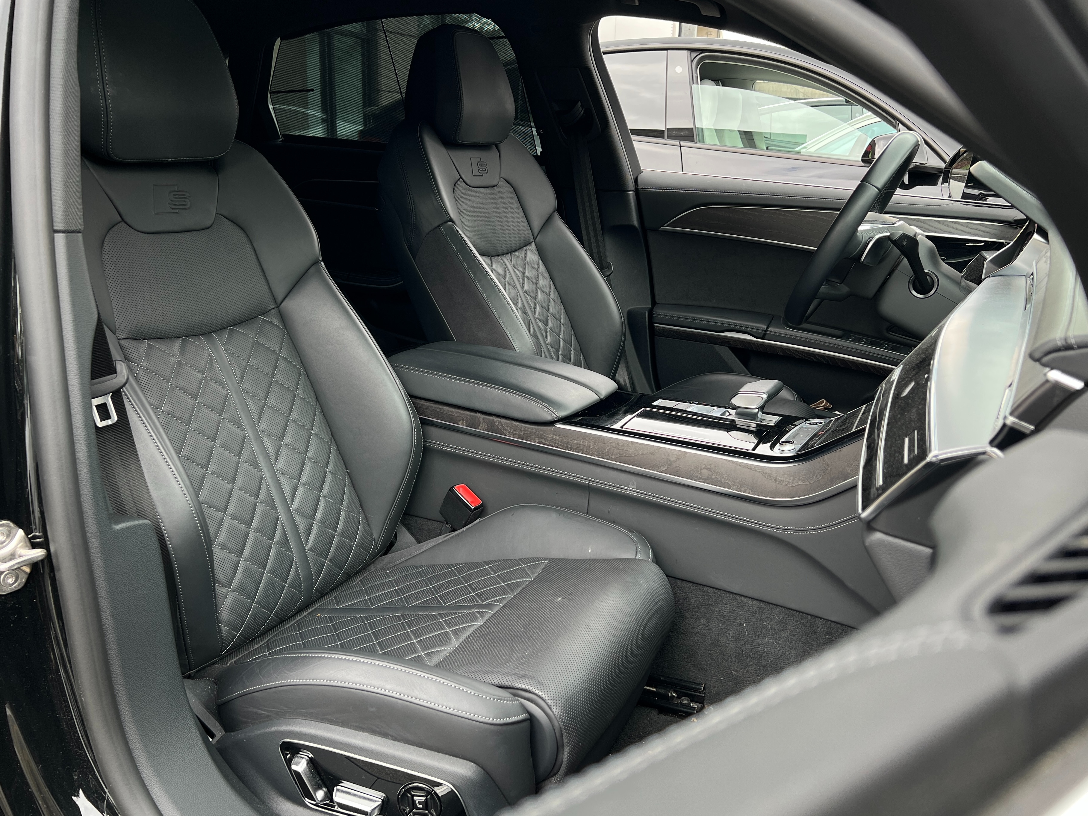 2024 Audi A8L - Image 15