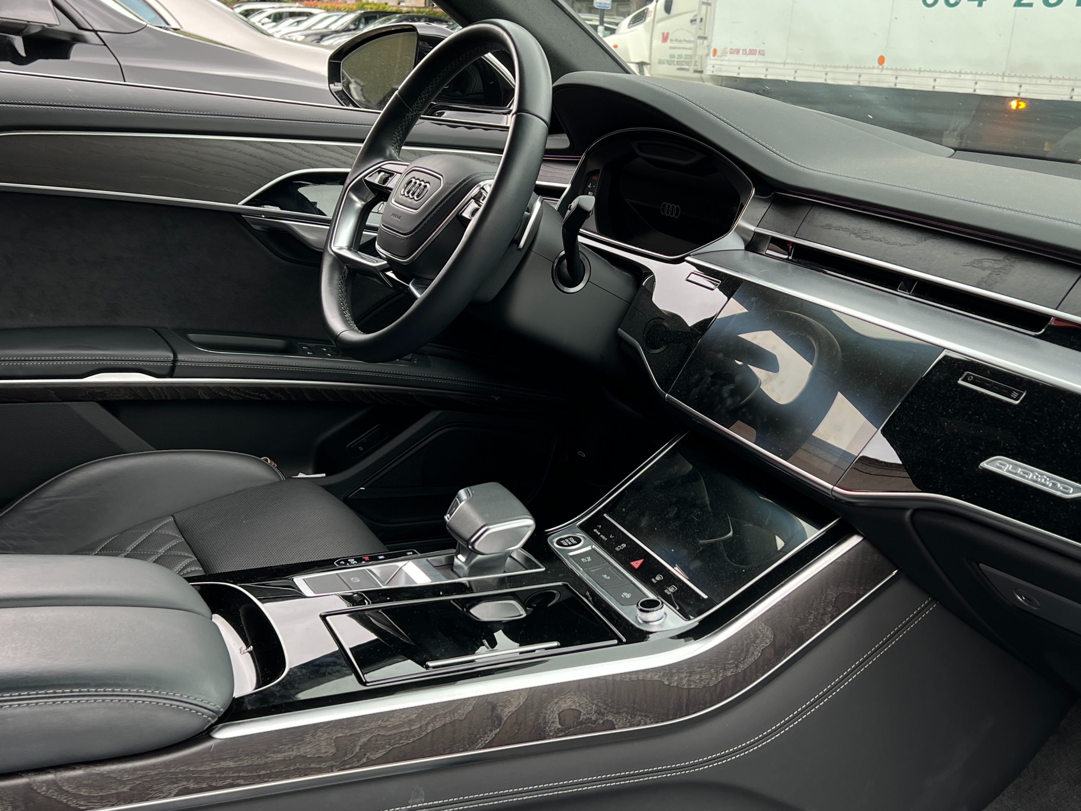 2024 Audi A8L - Image 9