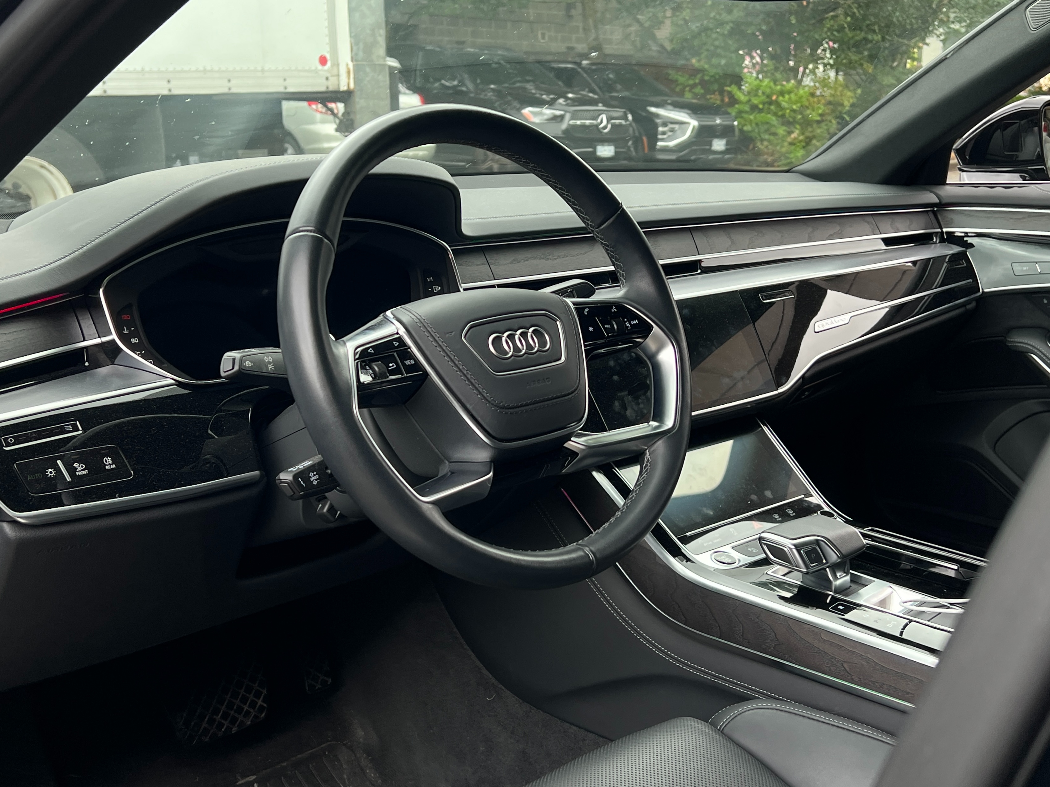 2024 Audi A8L - Image 8