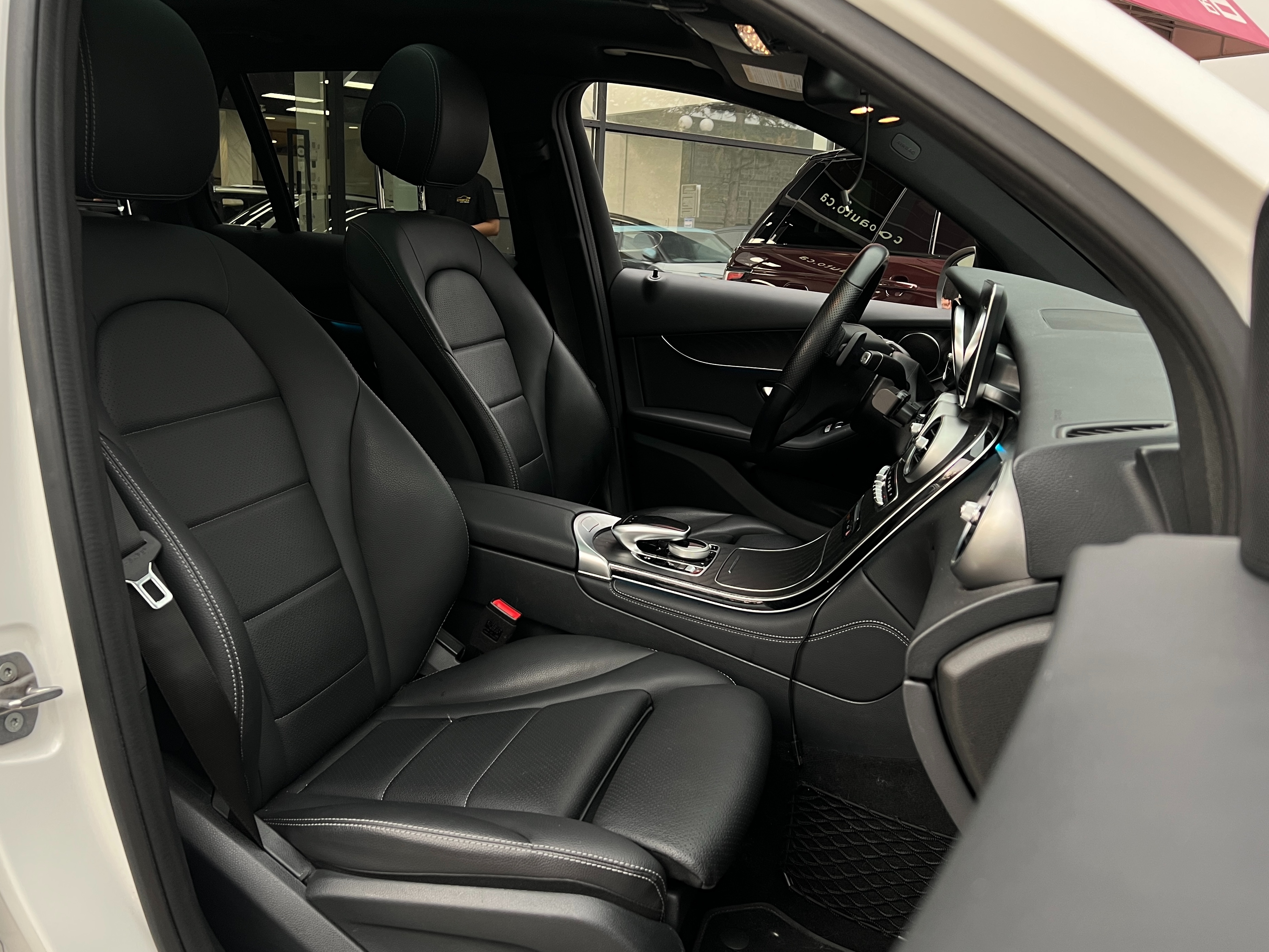 2019 Mercedes-Benz GLC300 - Image 12