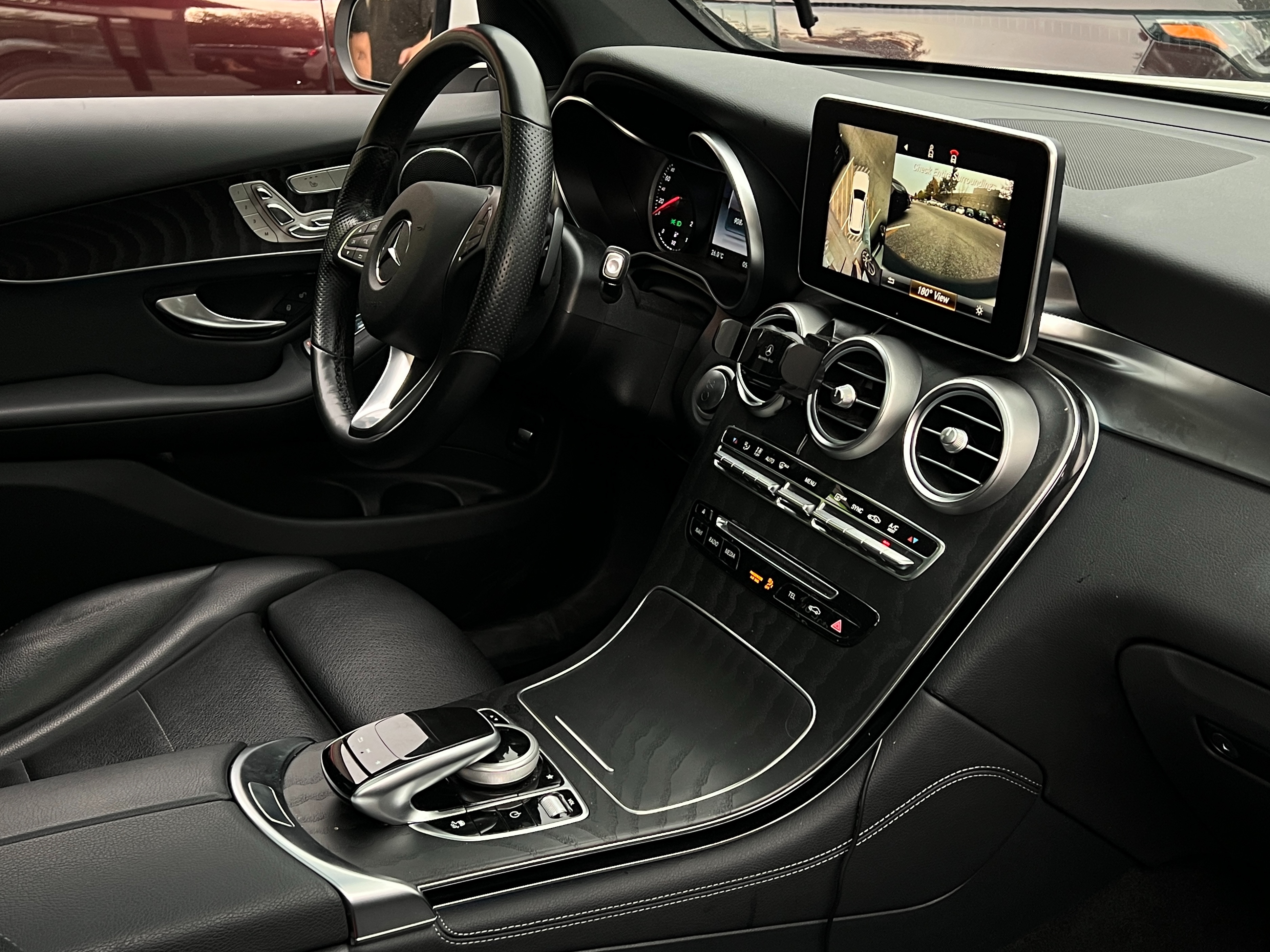 2019 Mercedes-Benz GLC300 - Image 11