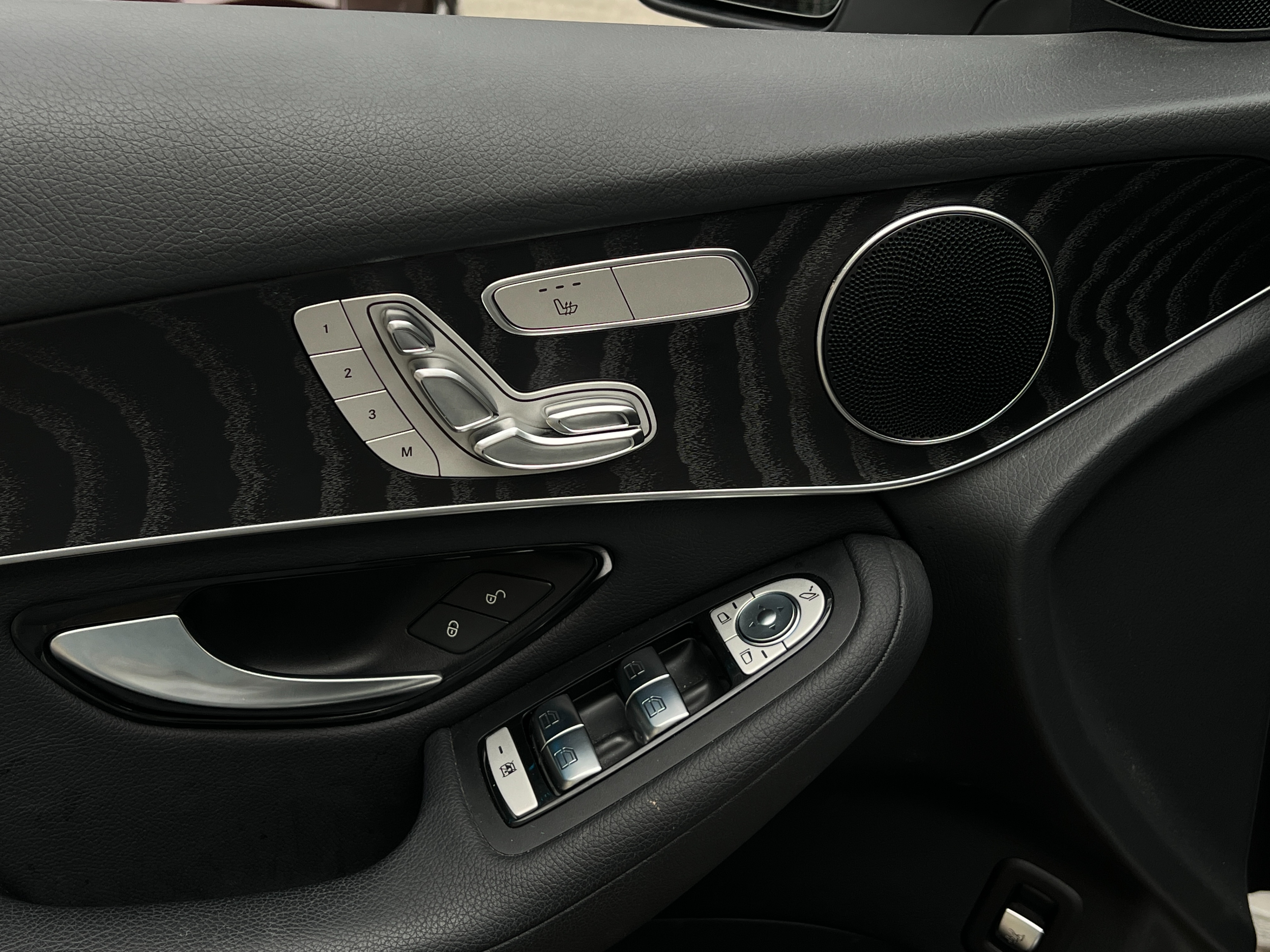 2019 Mercedes-Benz GLC300 - Image 9