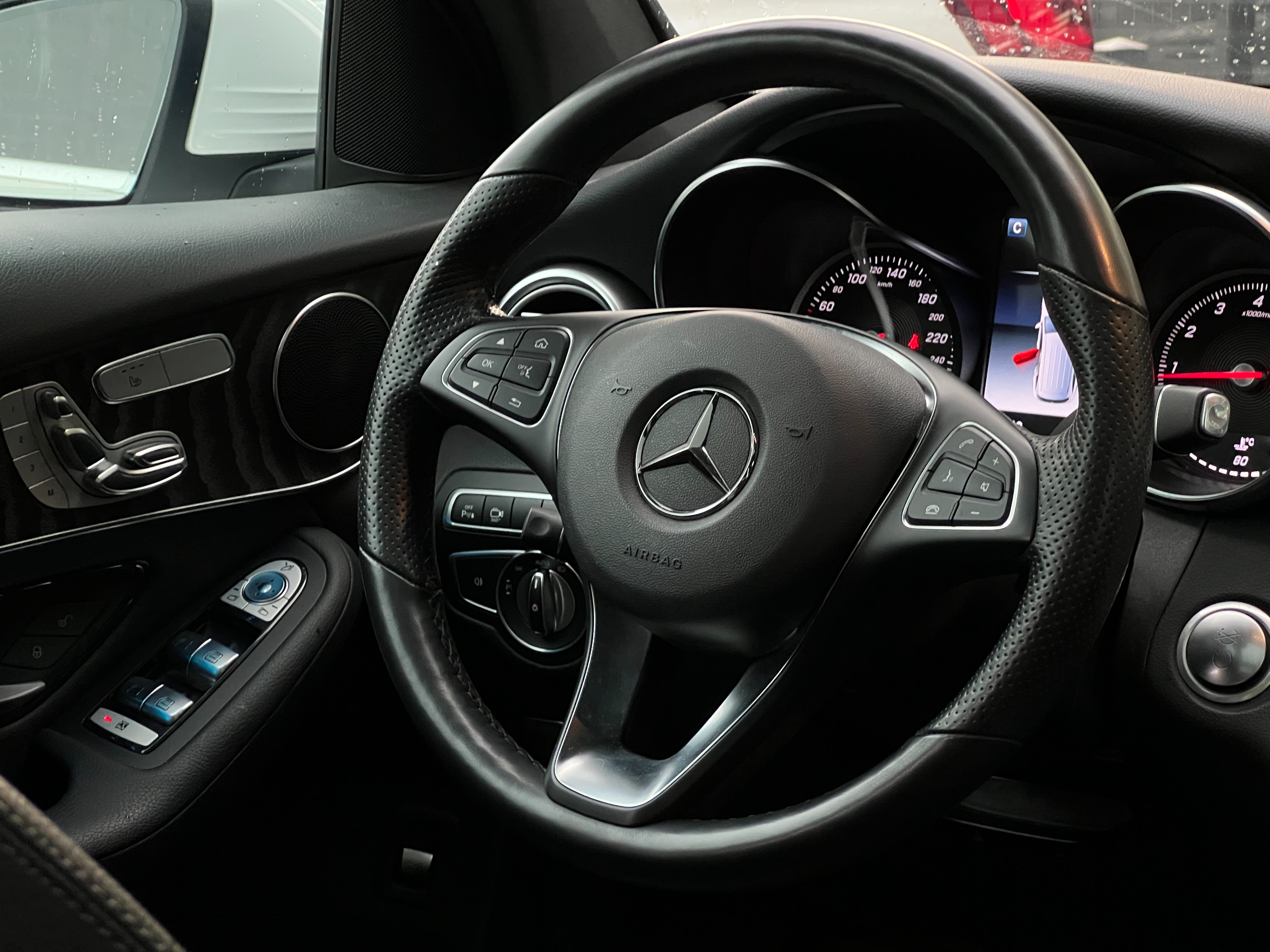2019 Mercedes-Benz GLC300 - Image 14