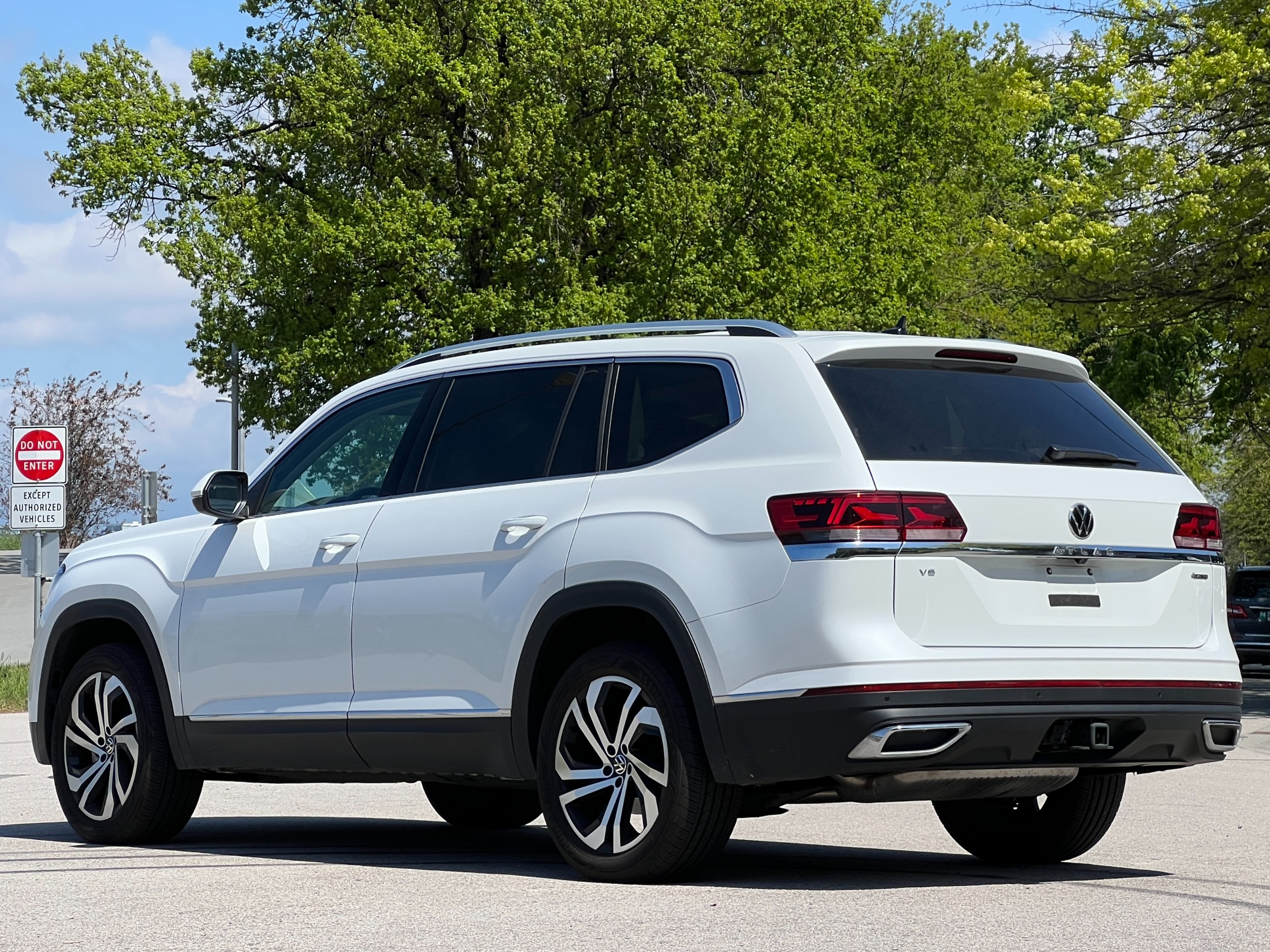 2023 volkswagen atlas sel v6 | one owner | 6 seater - Image 5