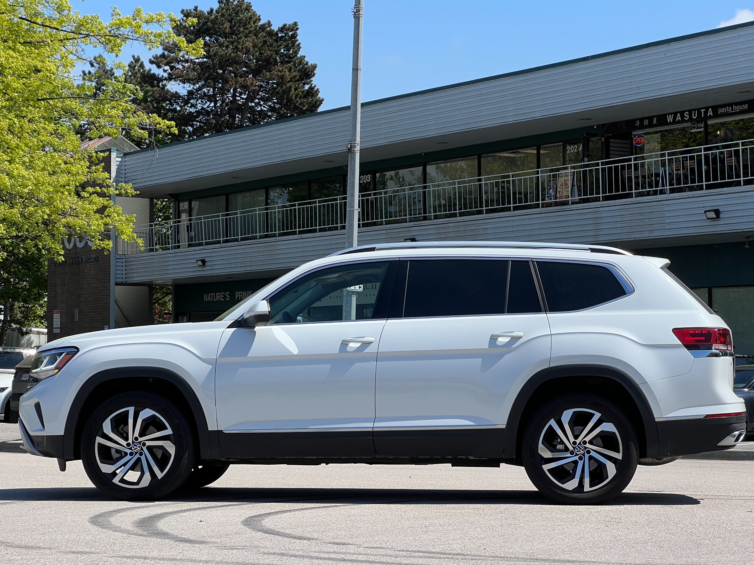 2023 volkswagen atlas sel v6 | one owner | 6 seater - Image 4