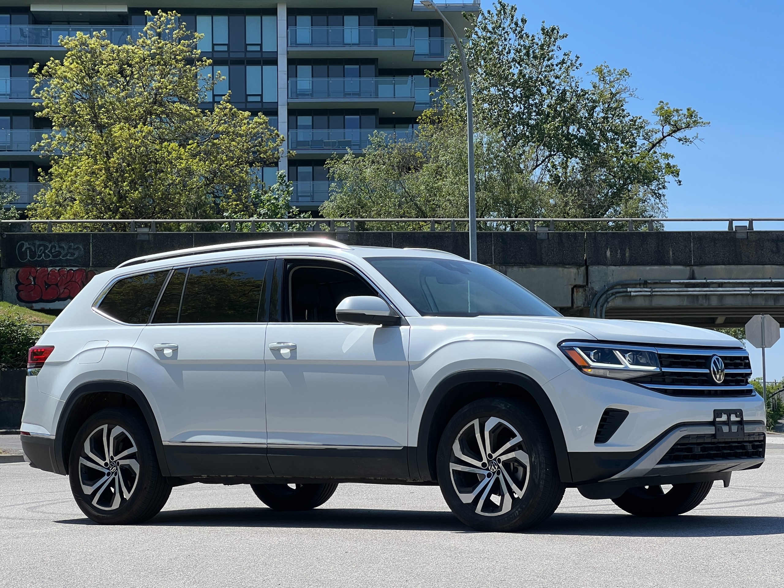 2023 volkswagen atlas sel v6 | one owner | 6 seater - Image 2