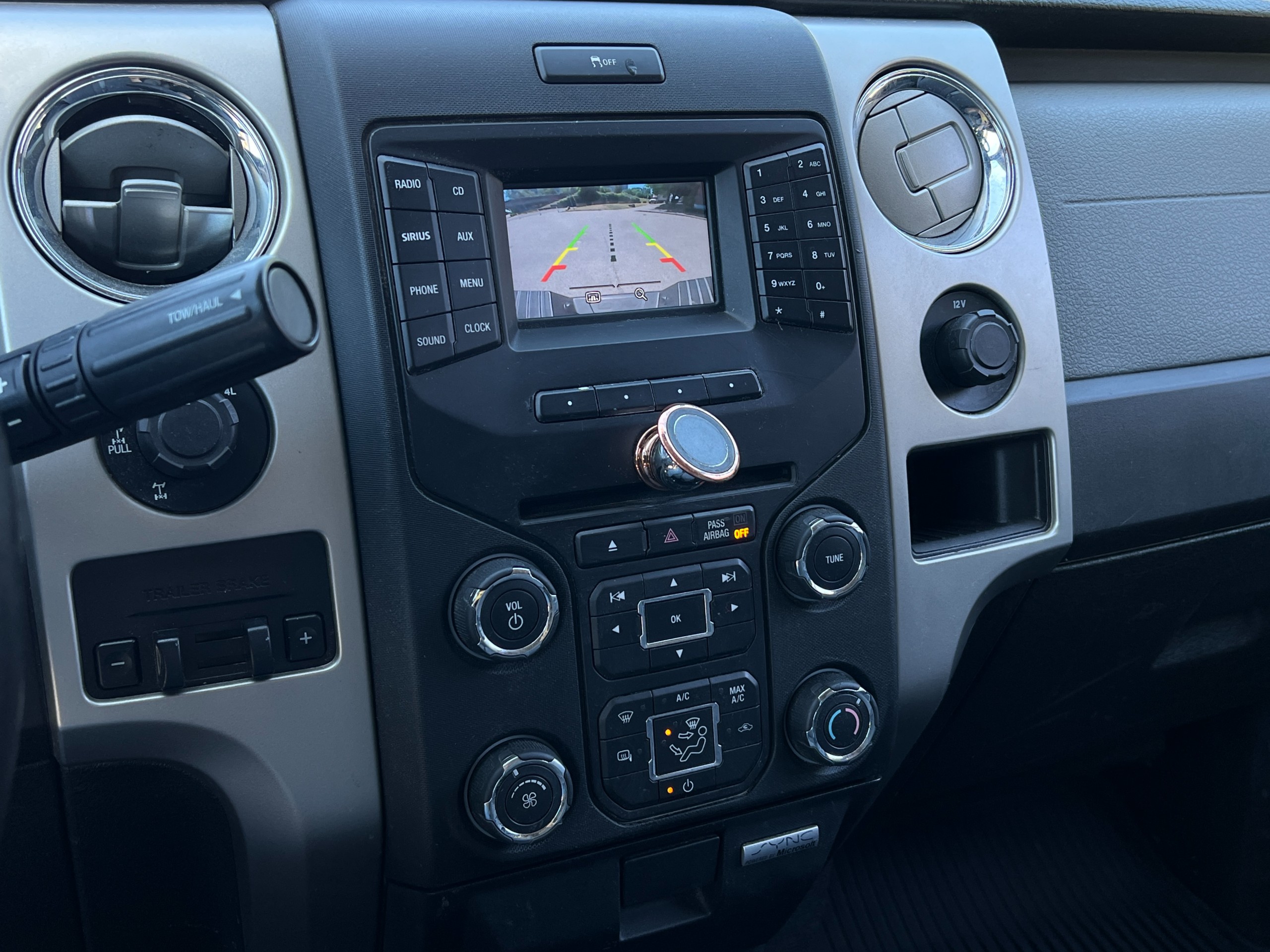 2014 Ford F150 145 xlt | BC Local - Image 9