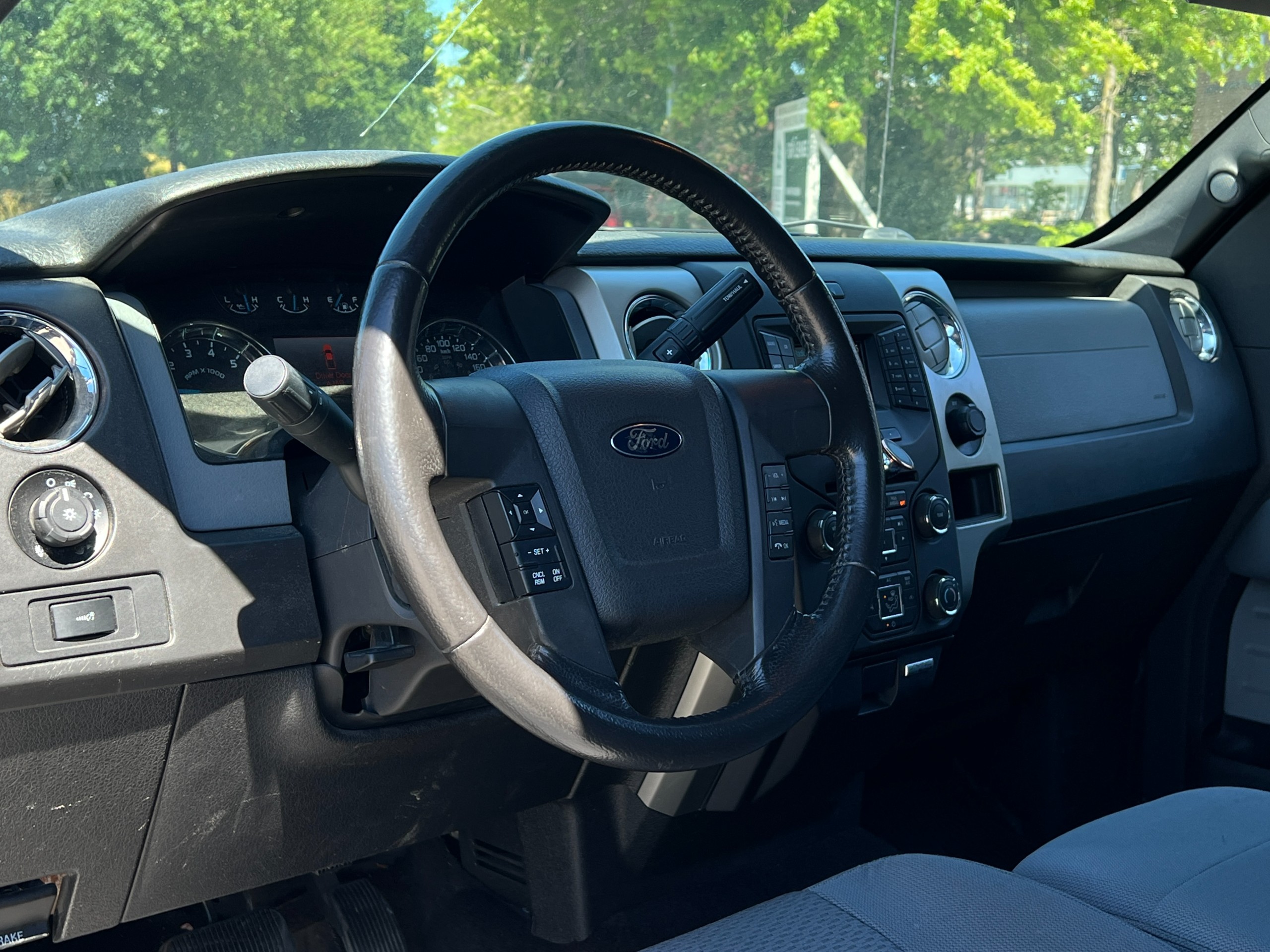 2014 Ford F150 145 xlt | BC Local - Image 10