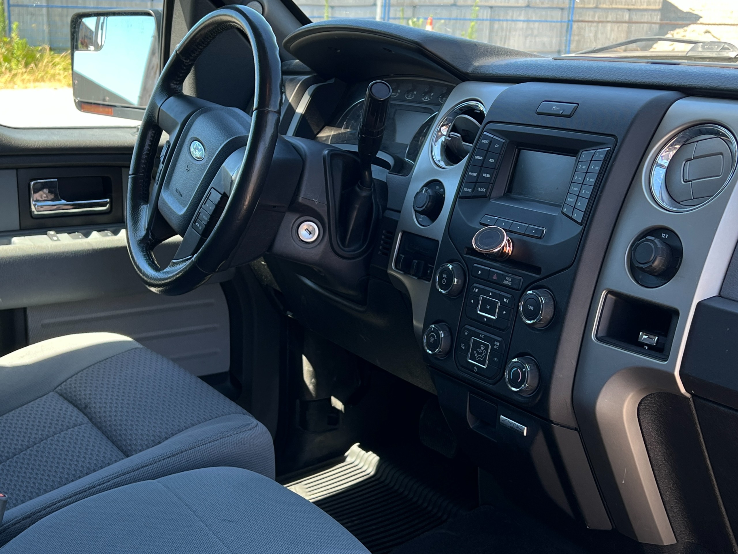 2014 Ford F150 145 xlt | BC Local - Image 11