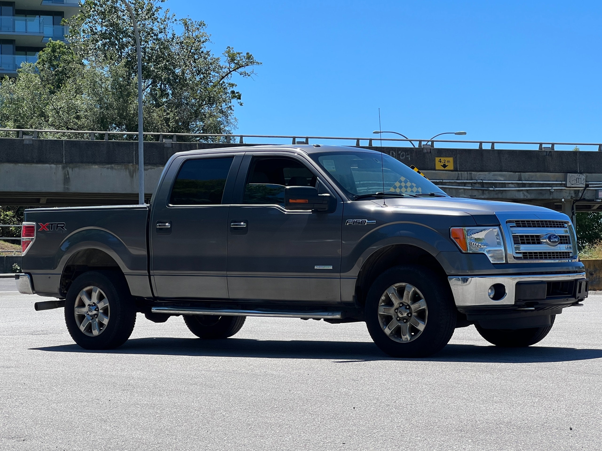 2014 Ford F150 145 xlt | BC Local - Image 2