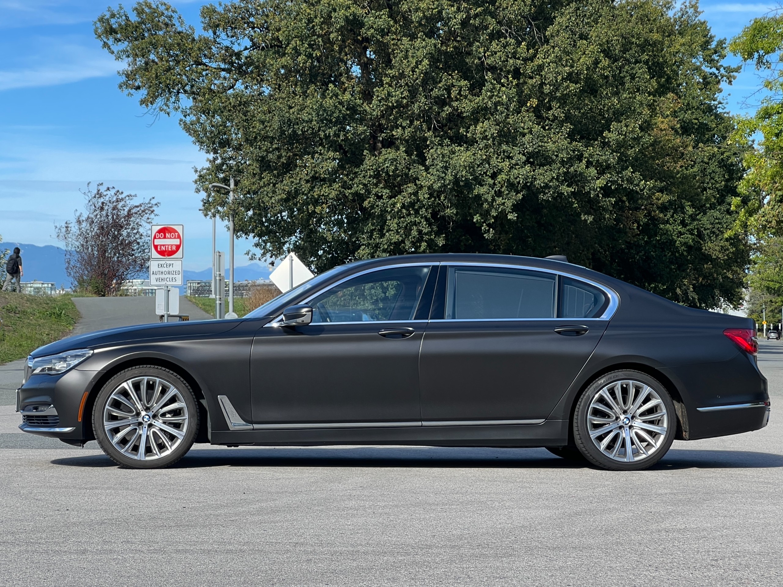 2016 BMW 750Li xdrive | No accident | BC Local | One owner - Image 4