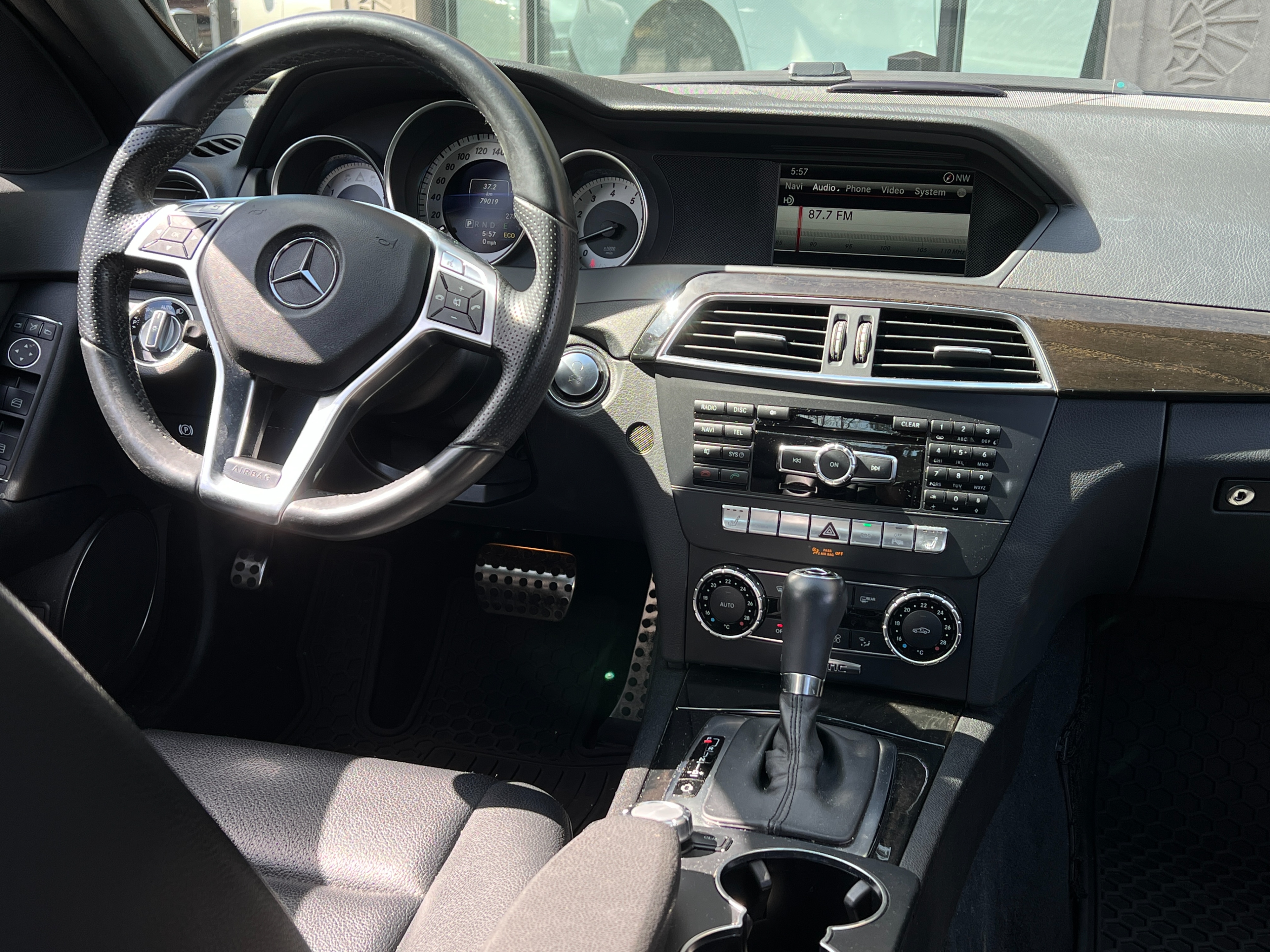 2014 Mercedes-Benz C350 - Image 13