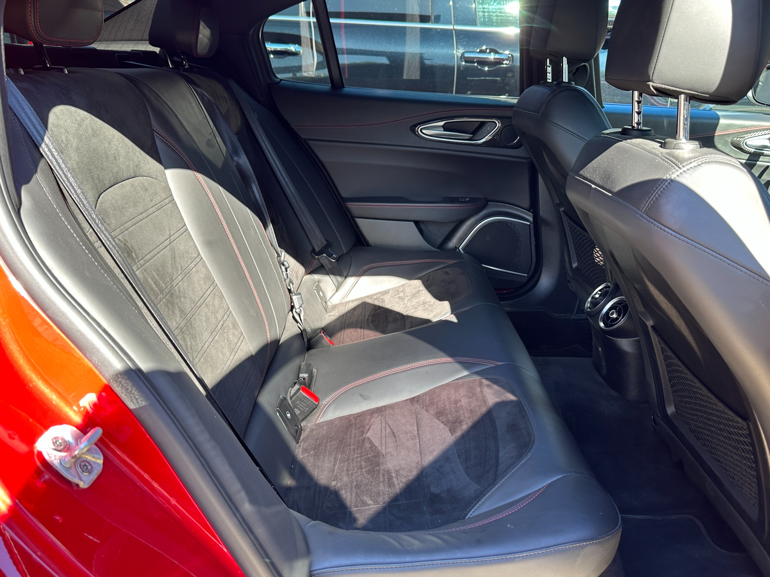 2018 Alfa Romeo GIULIA QUADRIFOGLIO - Image 17