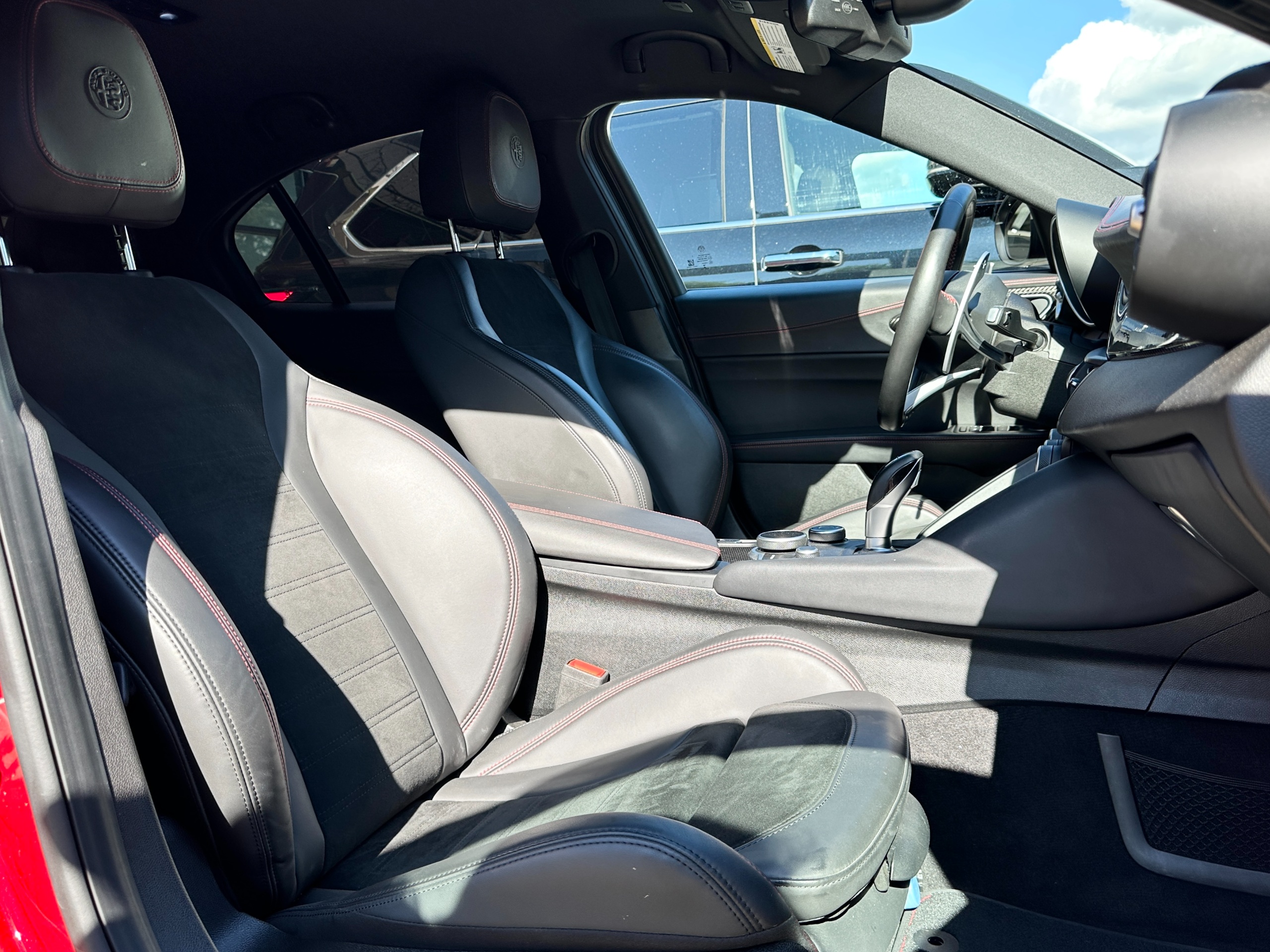 2018 Alfa Romeo GIULIA QUADRIFOGLIO - Image 9