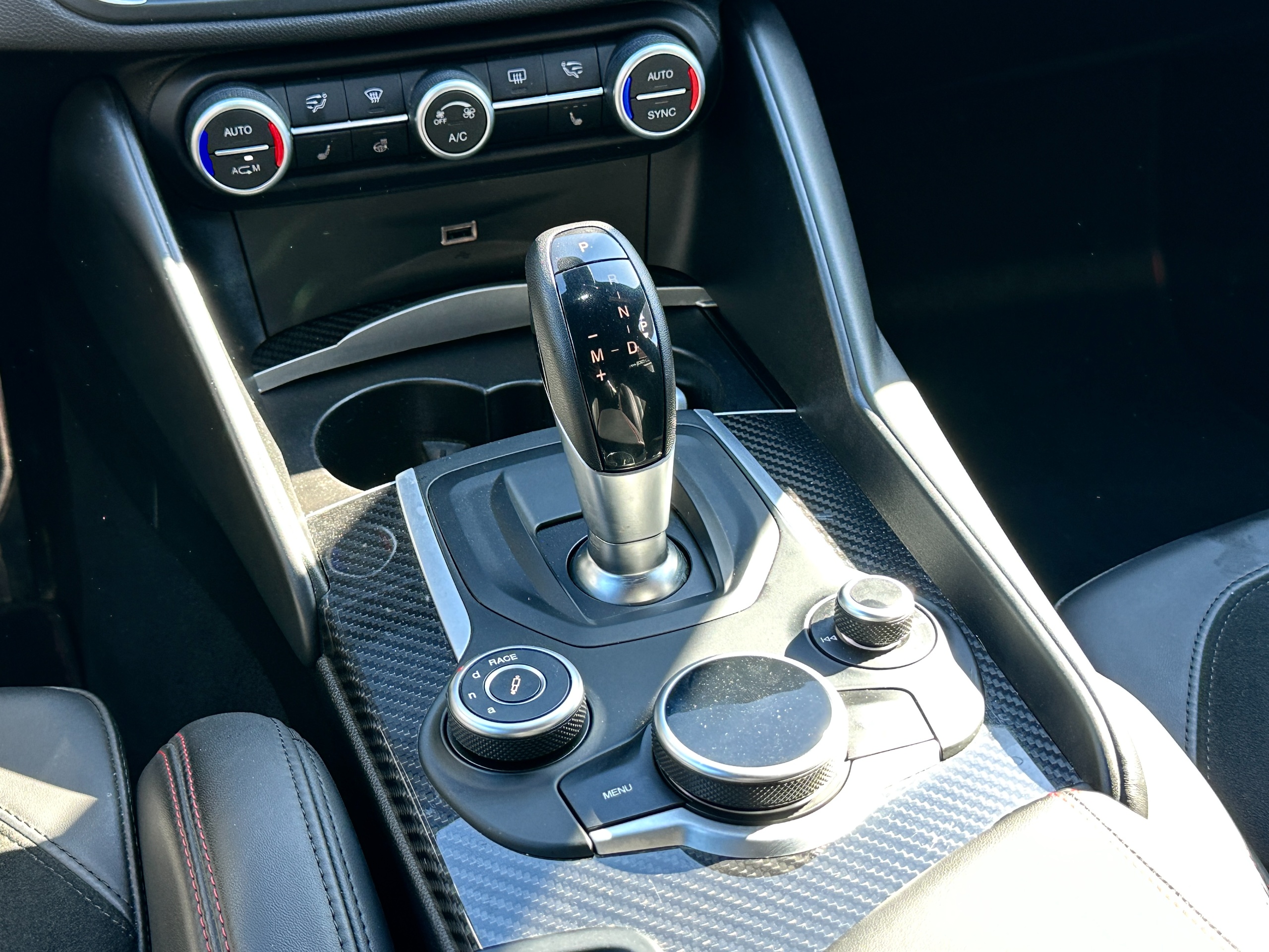 2018 Alfa Romeo GIULIA QUADRIFOGLIO - Image 11