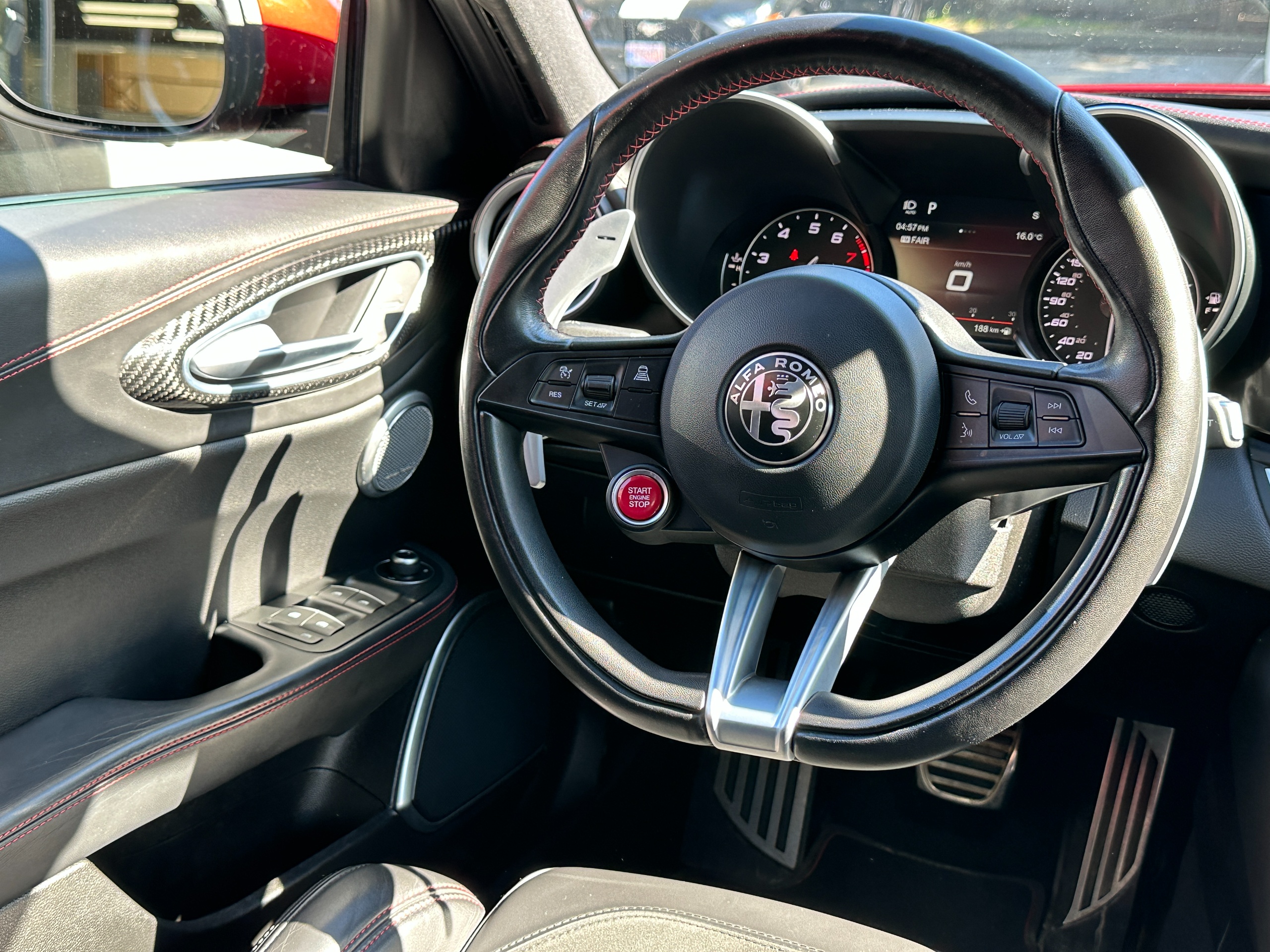 2018 Alfa Romeo GIULIA QUADRIFOGLIO - Image 12