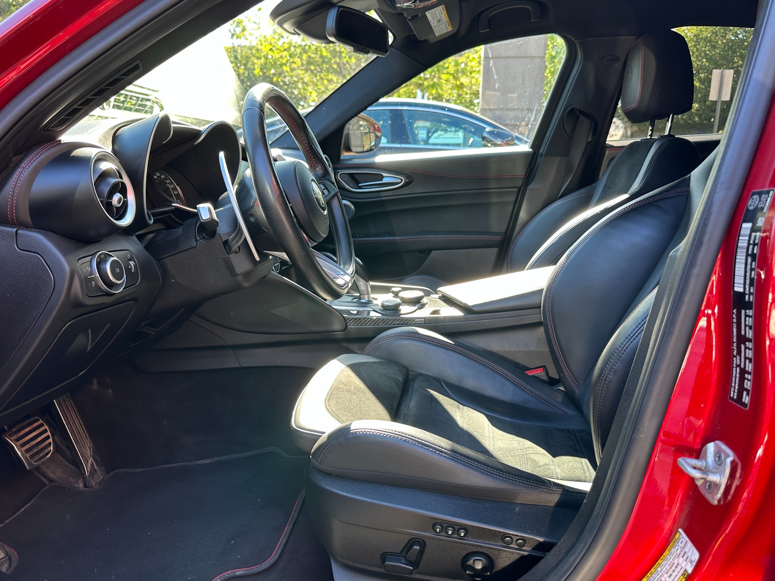 2018 Alfa Romeo GIULIA QUADRIFOGLIO - Image 15