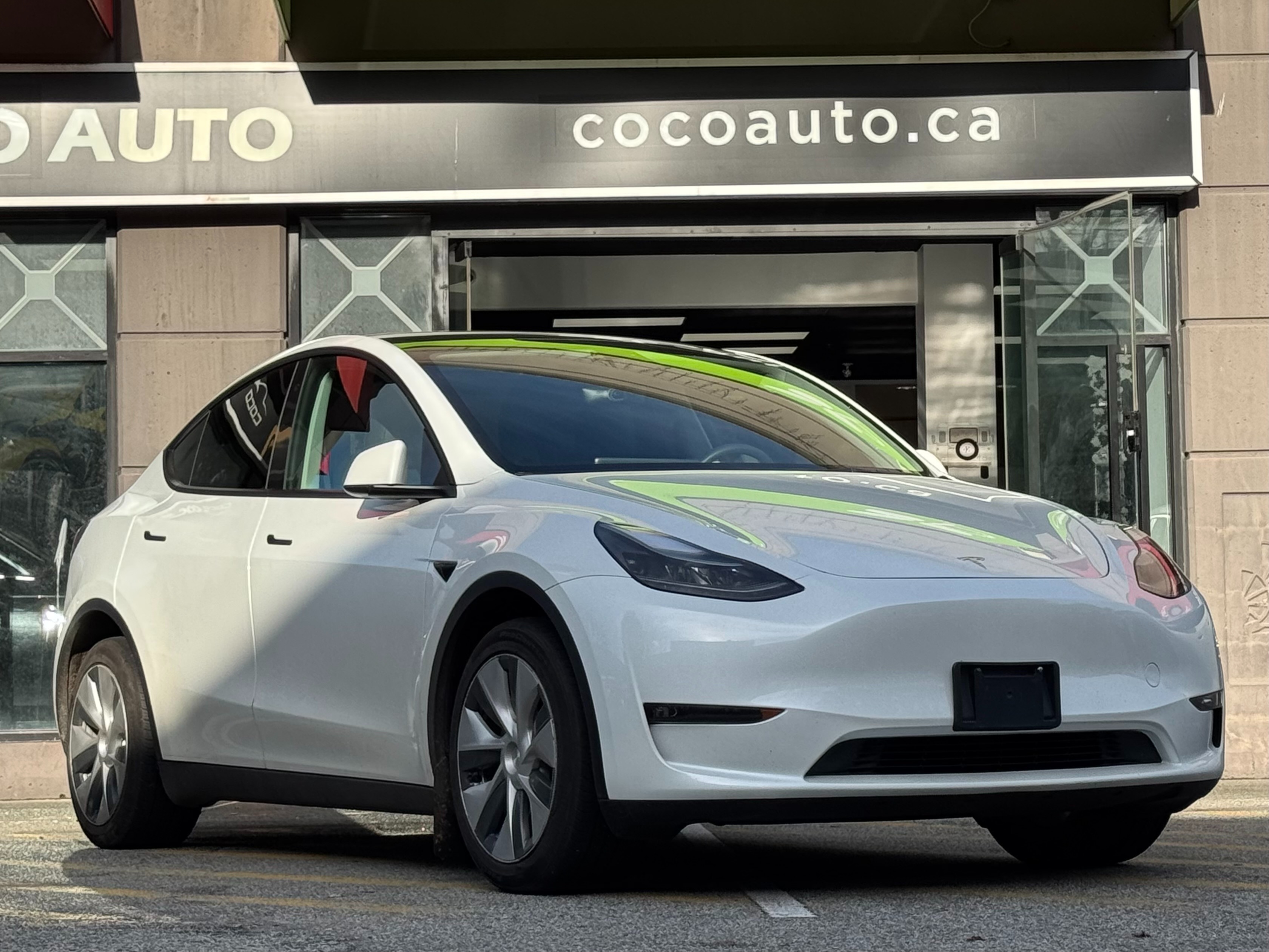 2023 Tesla Model Y long range AWD | BC Local - Image 1