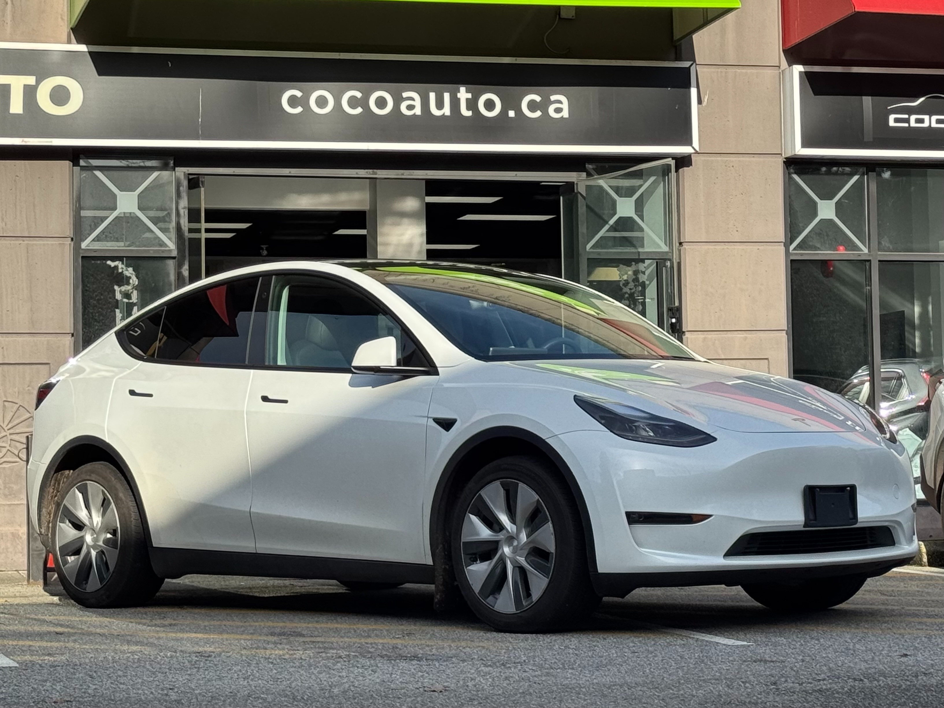 2023 Tesla Model Y long range AWD | BC Local - Image 2