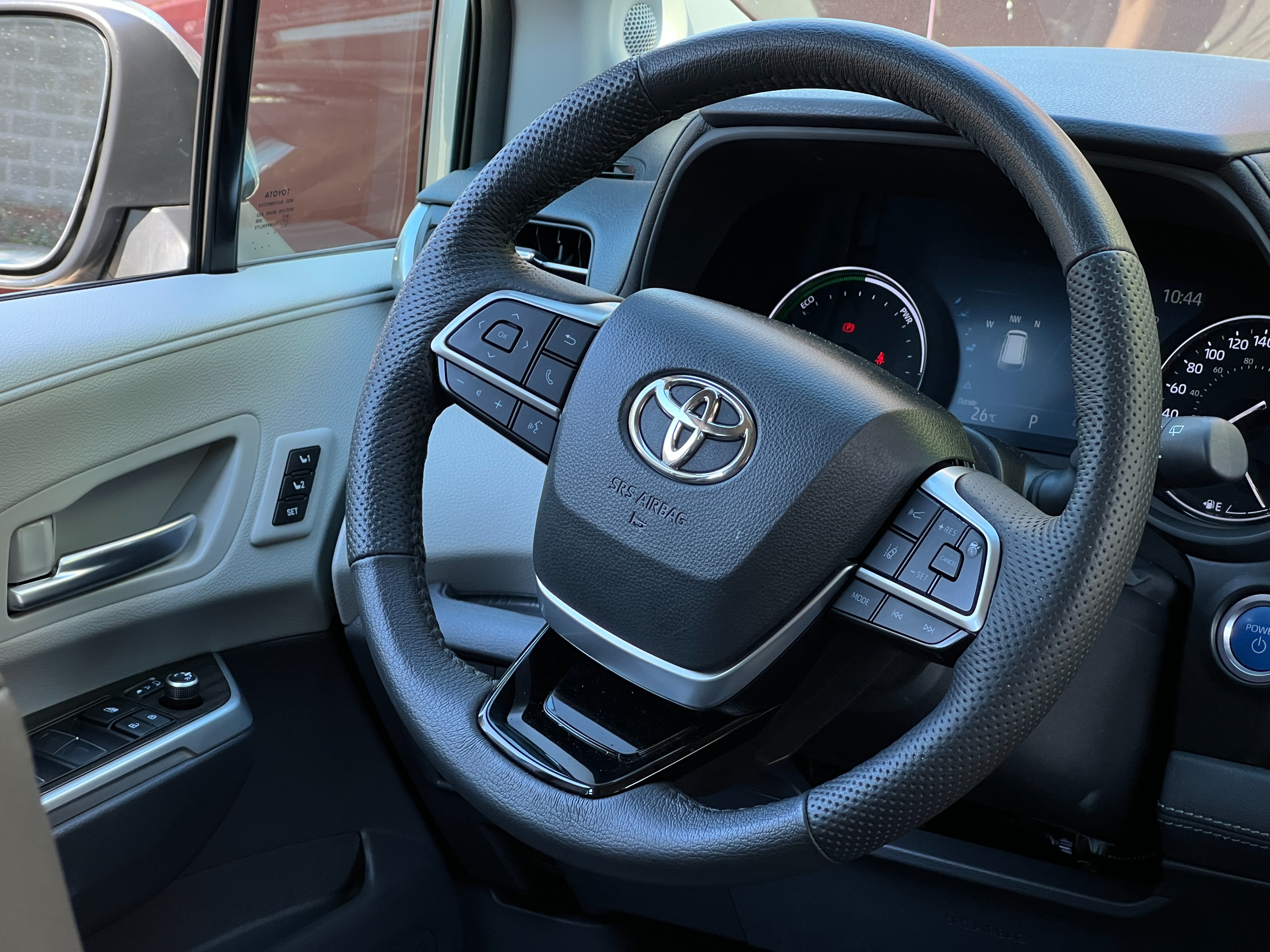 2023 Toyota Sienna - Image 12