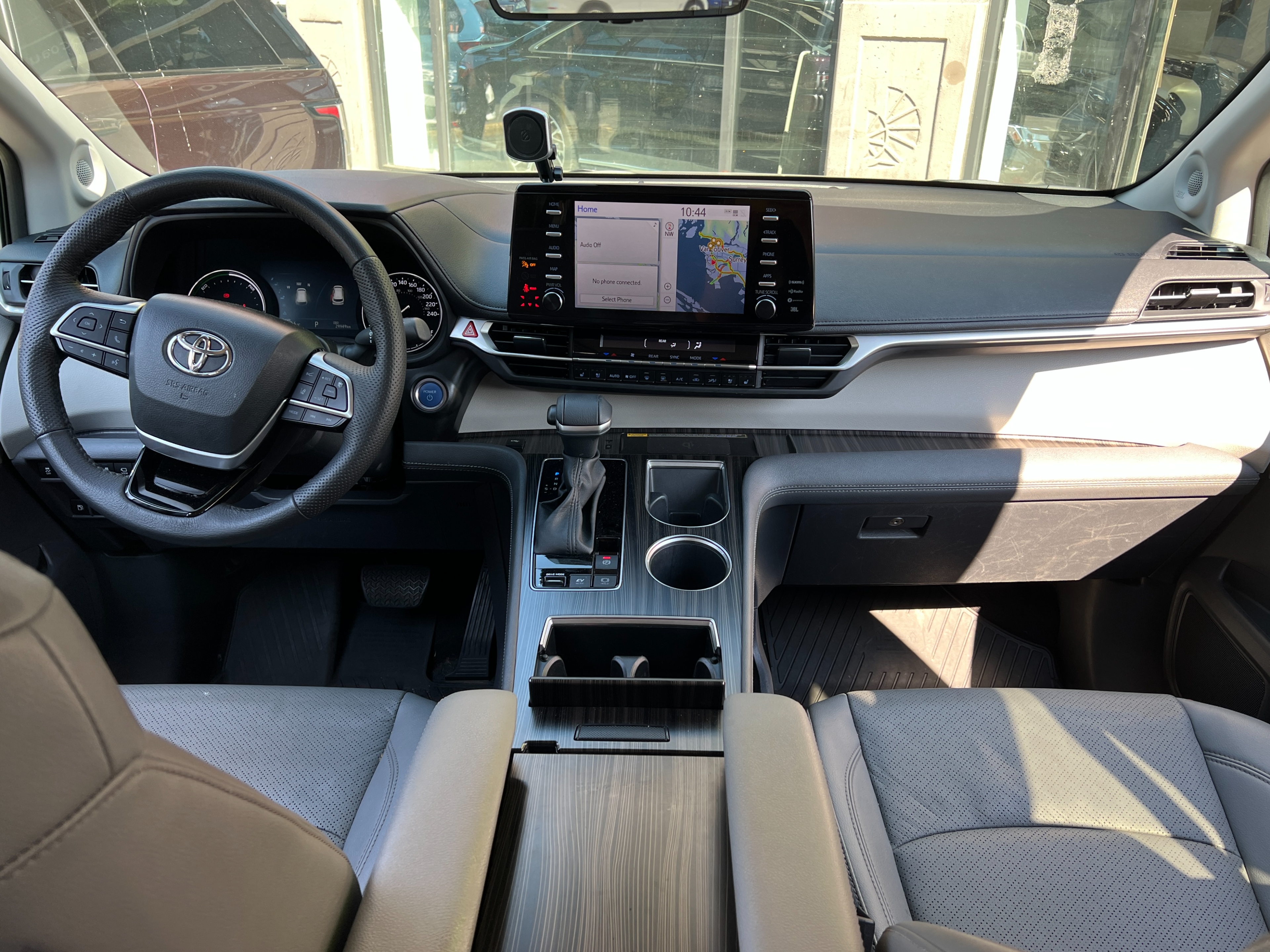 2023 Toyota Sienna - Image 14