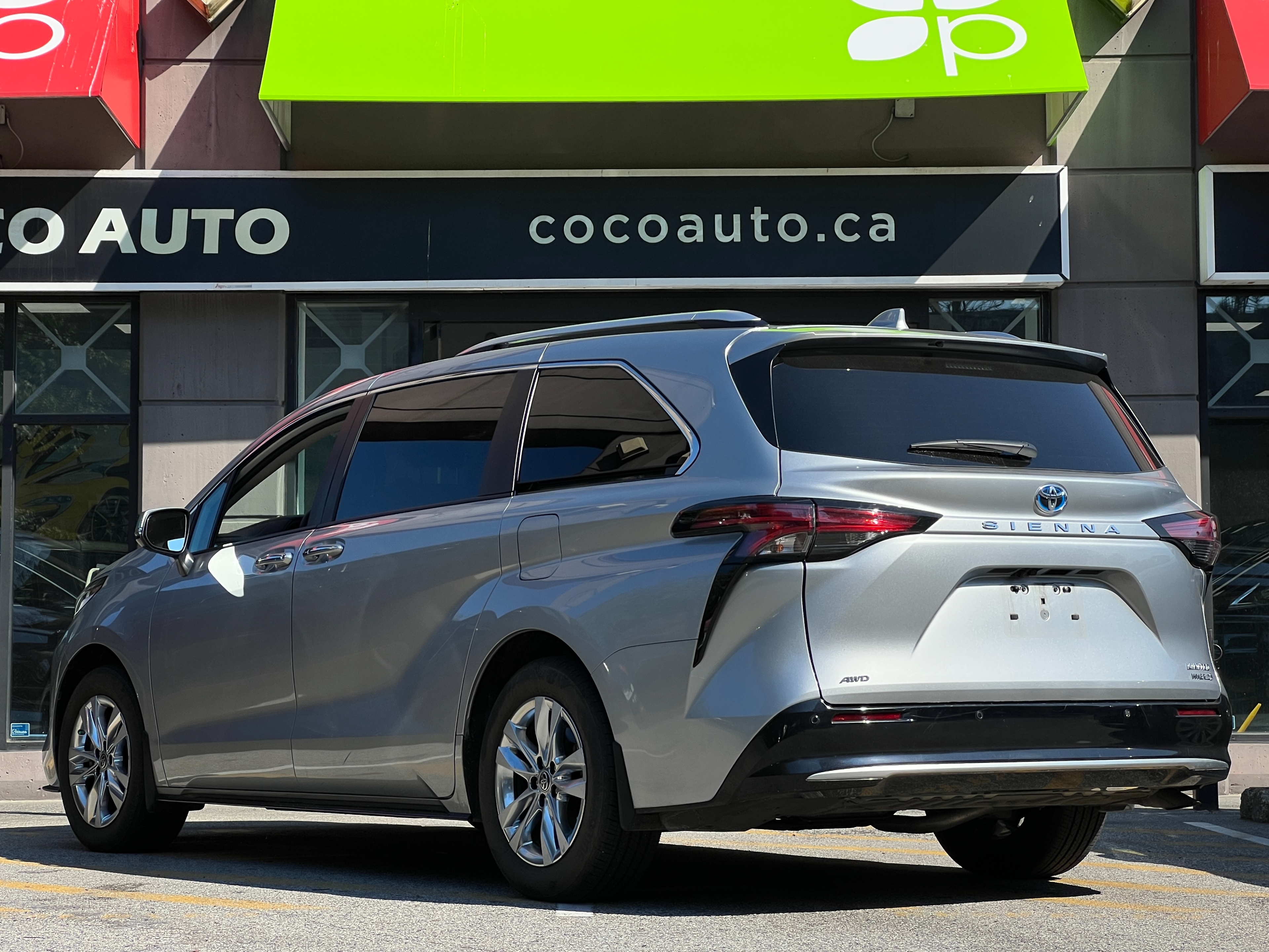 2023 Toyota Sienna - Image 6