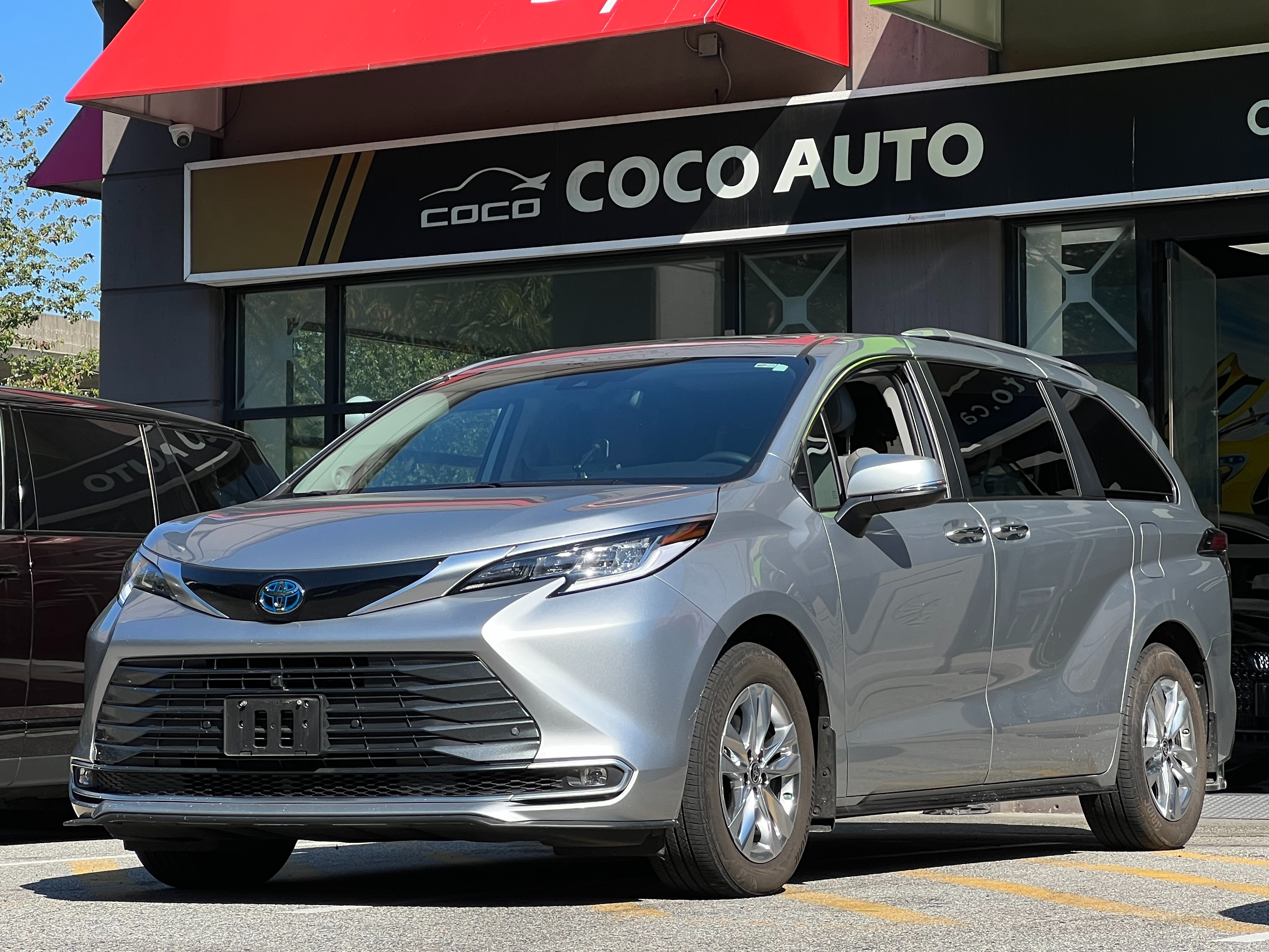 2023 Toyota Sienna - Image 4