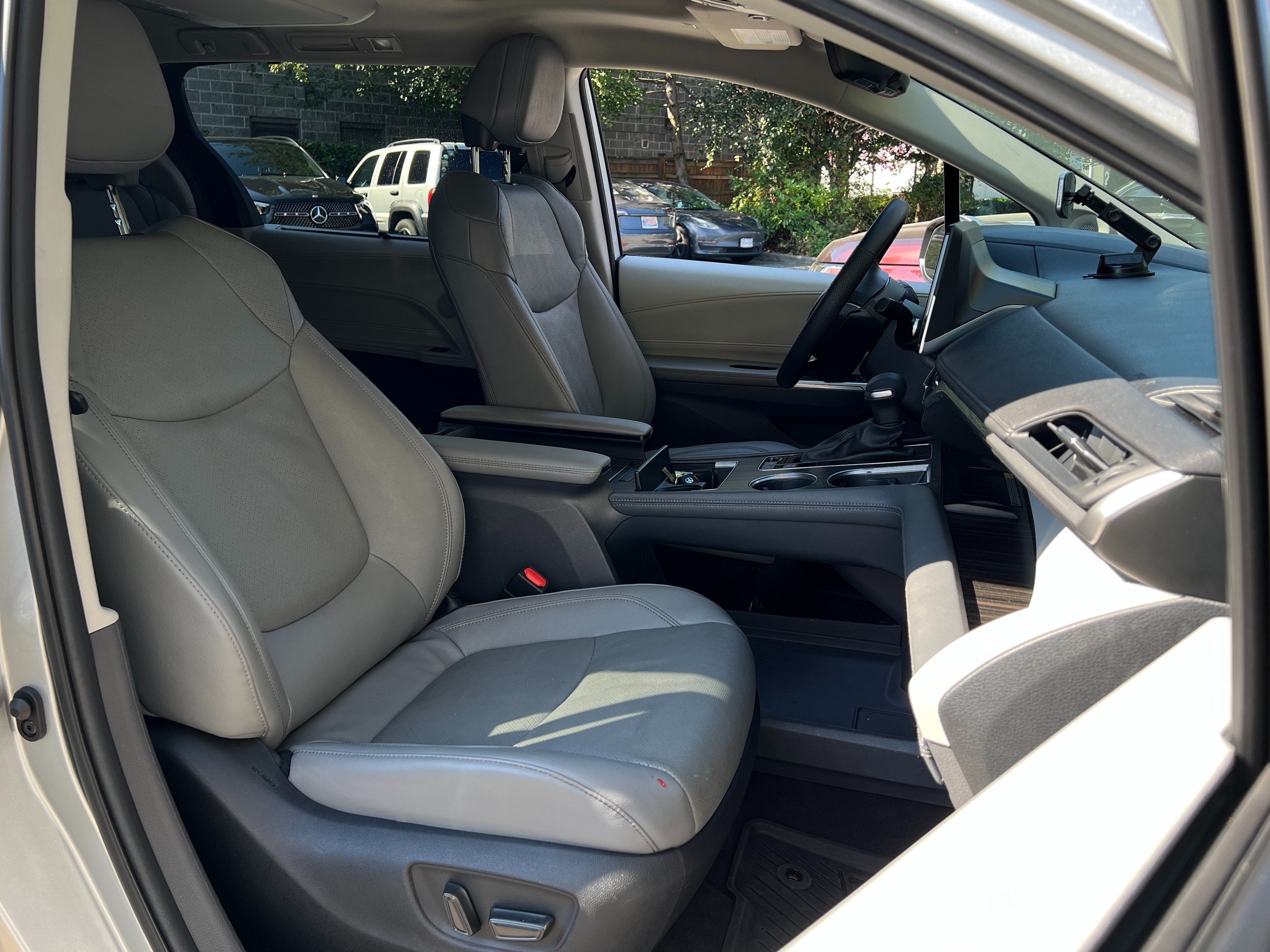 2023 Toyota Sienna - Image 10