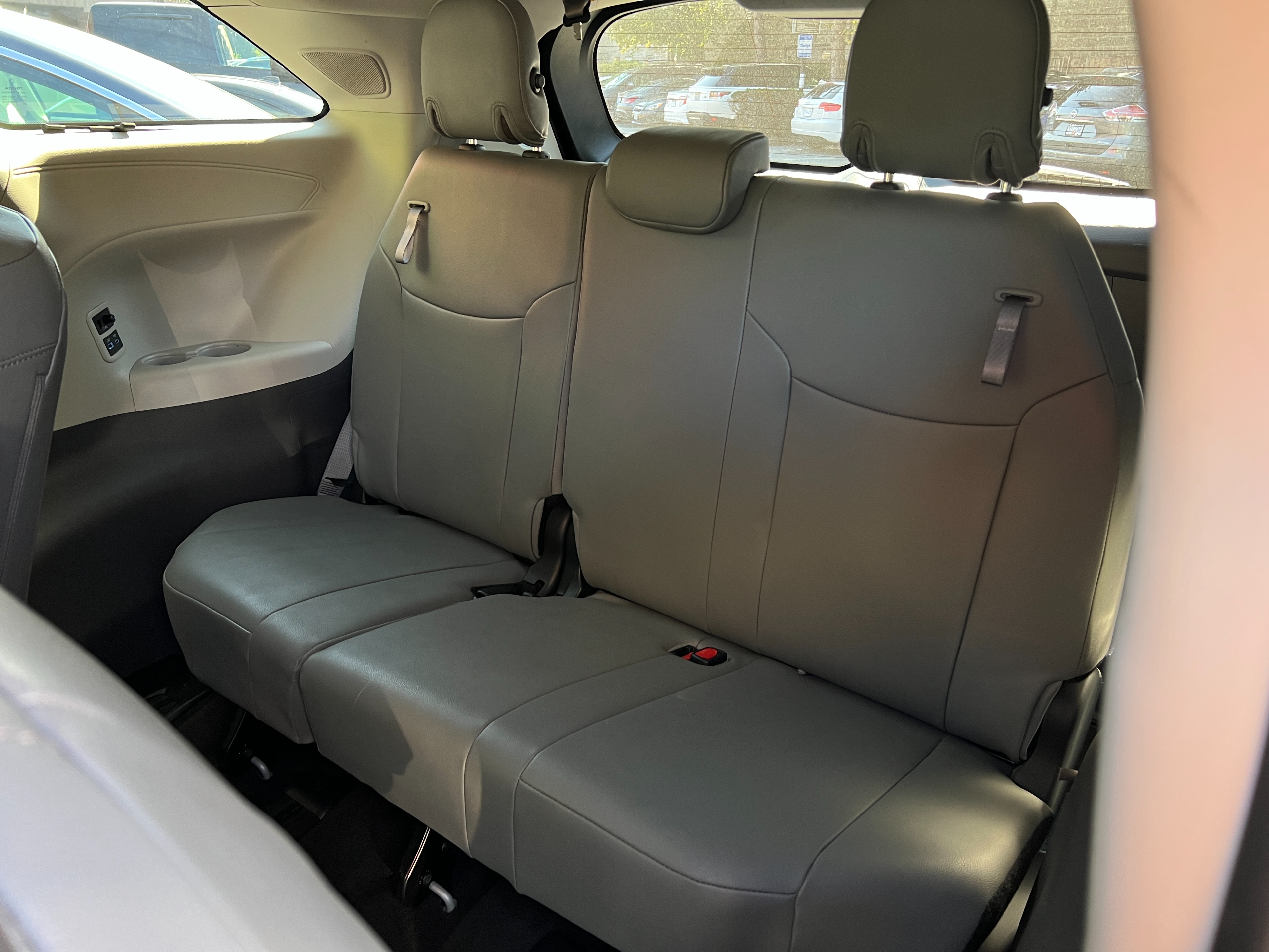 2023 Toyota Sienna - Image 16