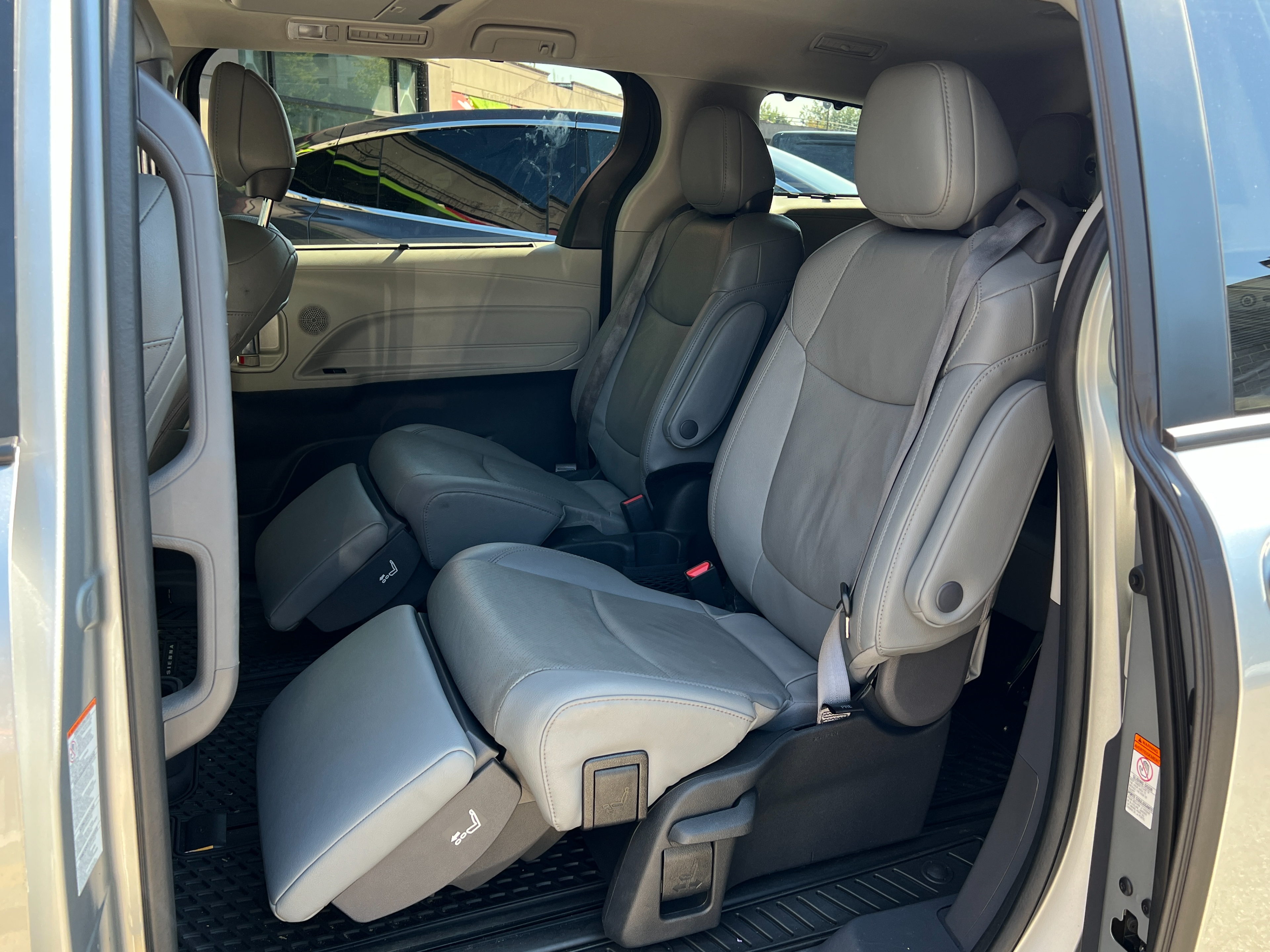 2023 Toyota Sienna - Image 15