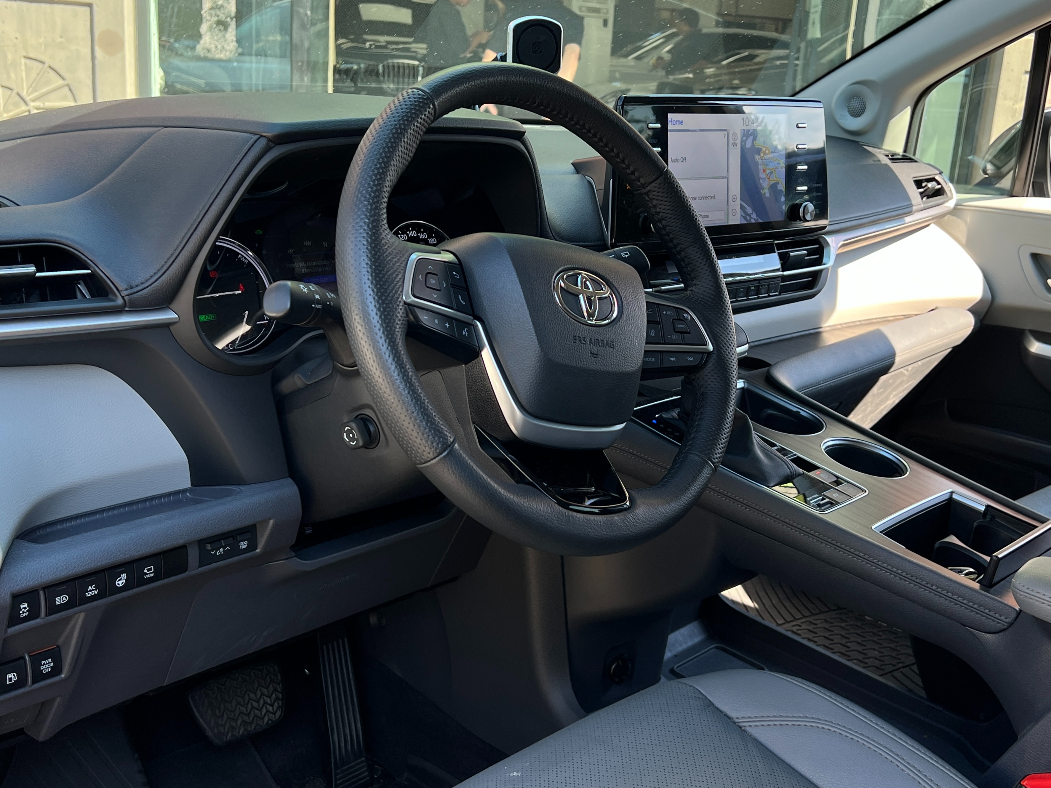 2023 Toyota Sienna - Image 8