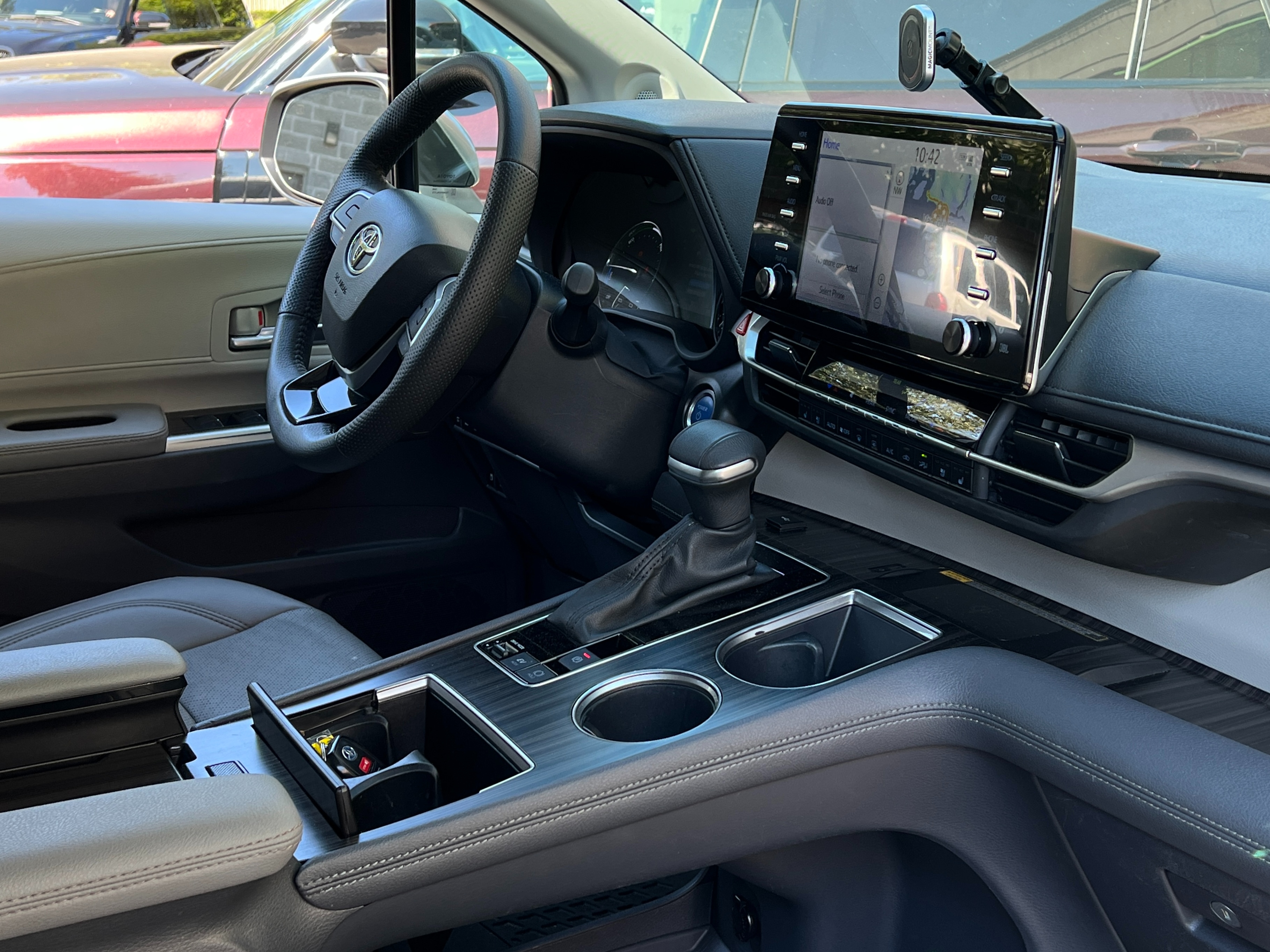 2023 Toyota Sienna - Image 9