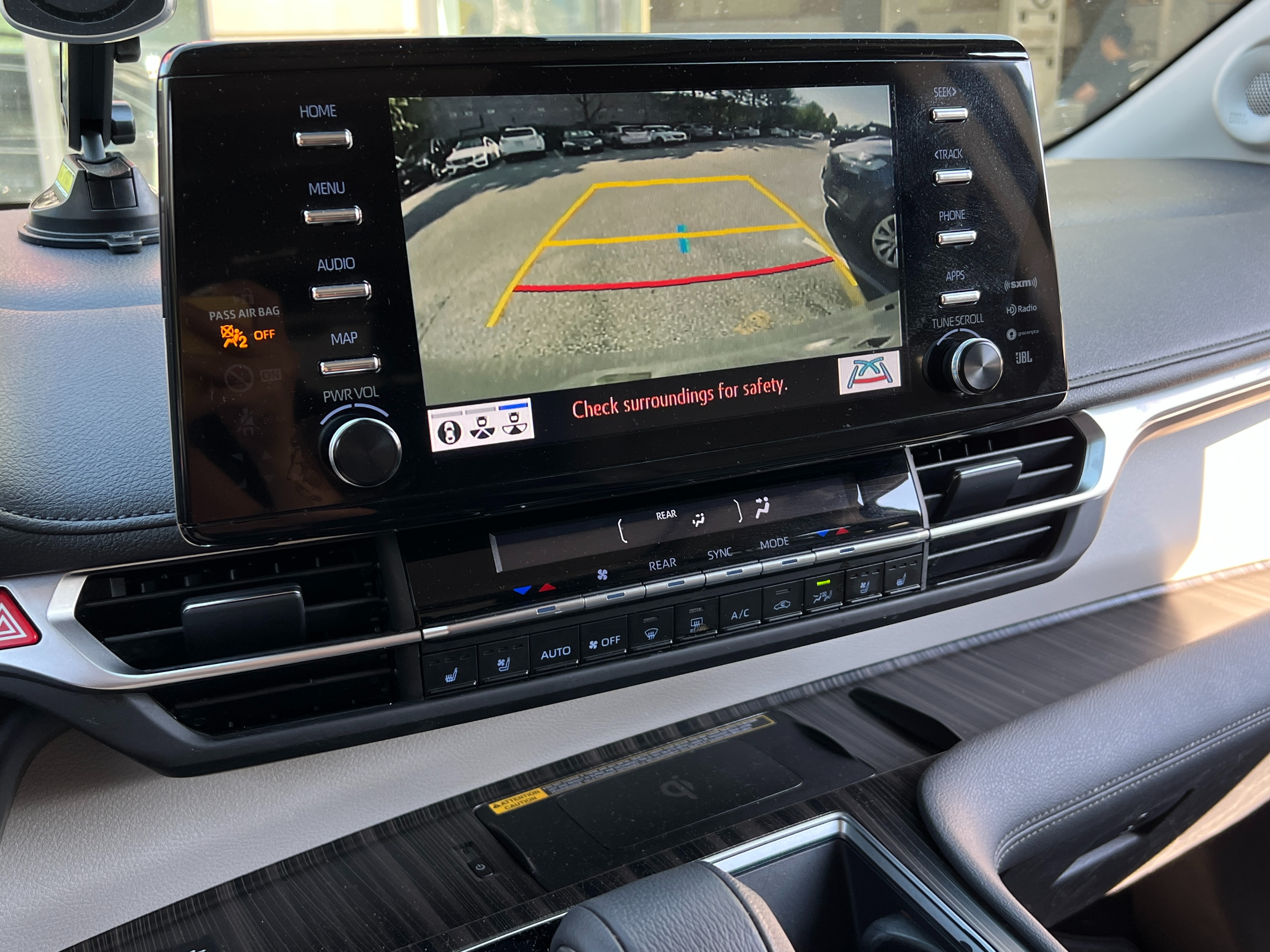 2023 Toyota Sienna - Image 11