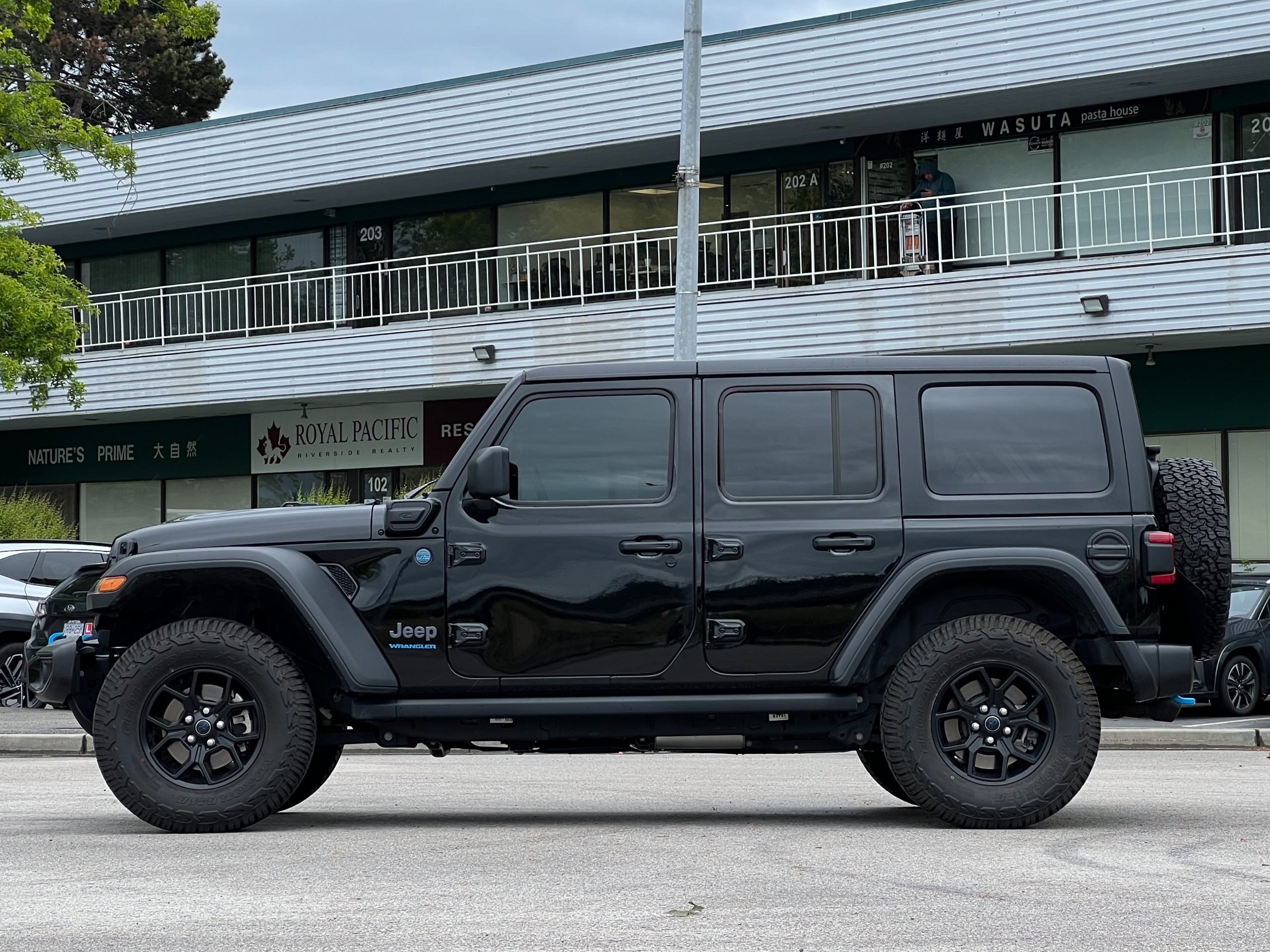 2024 Jeep wrangler sport s 4xe plug-in hybrid | No accident | one owner | BC local - Image 4