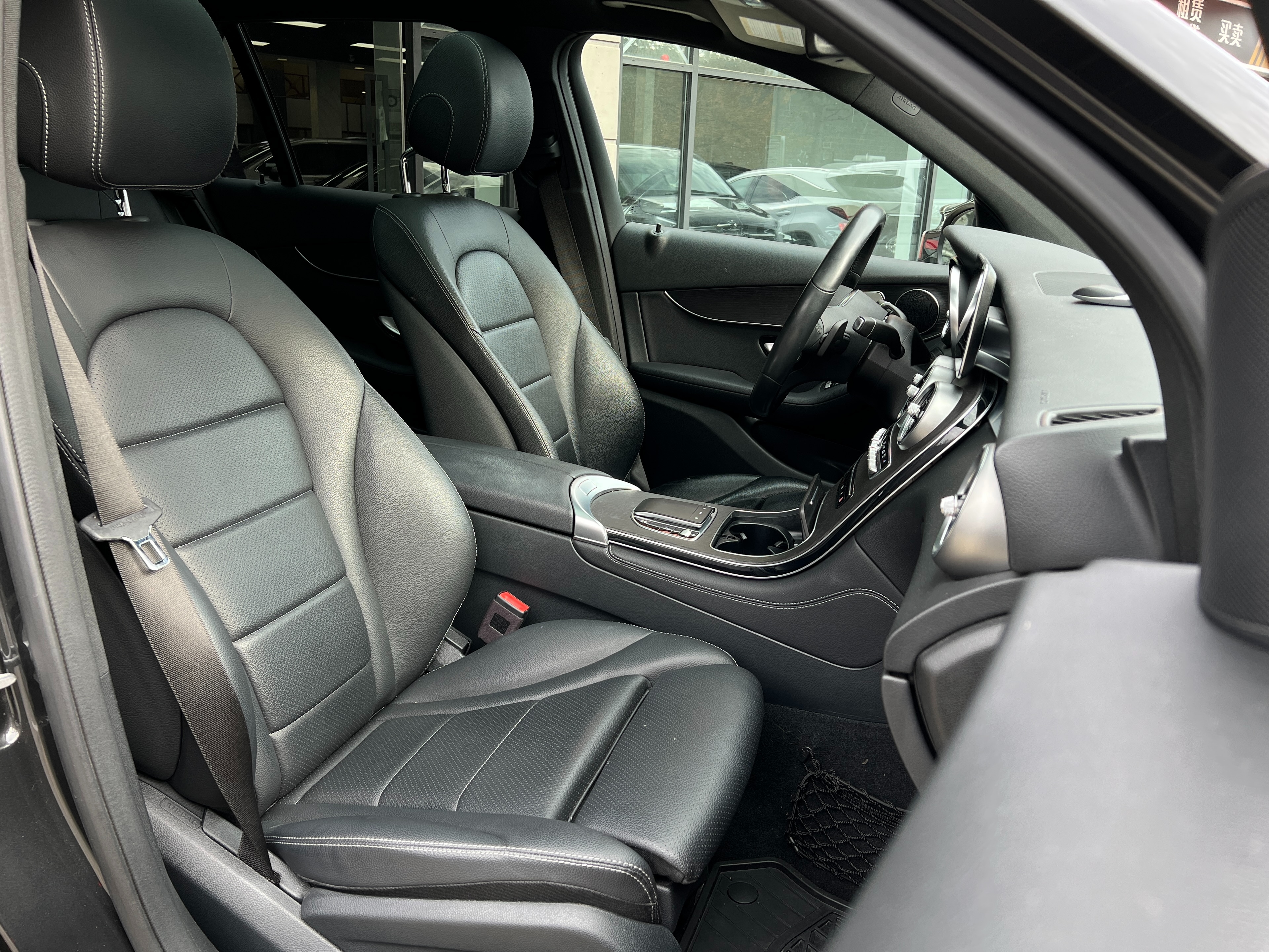 2020 Mercedes-Benz glc300  - Image 12