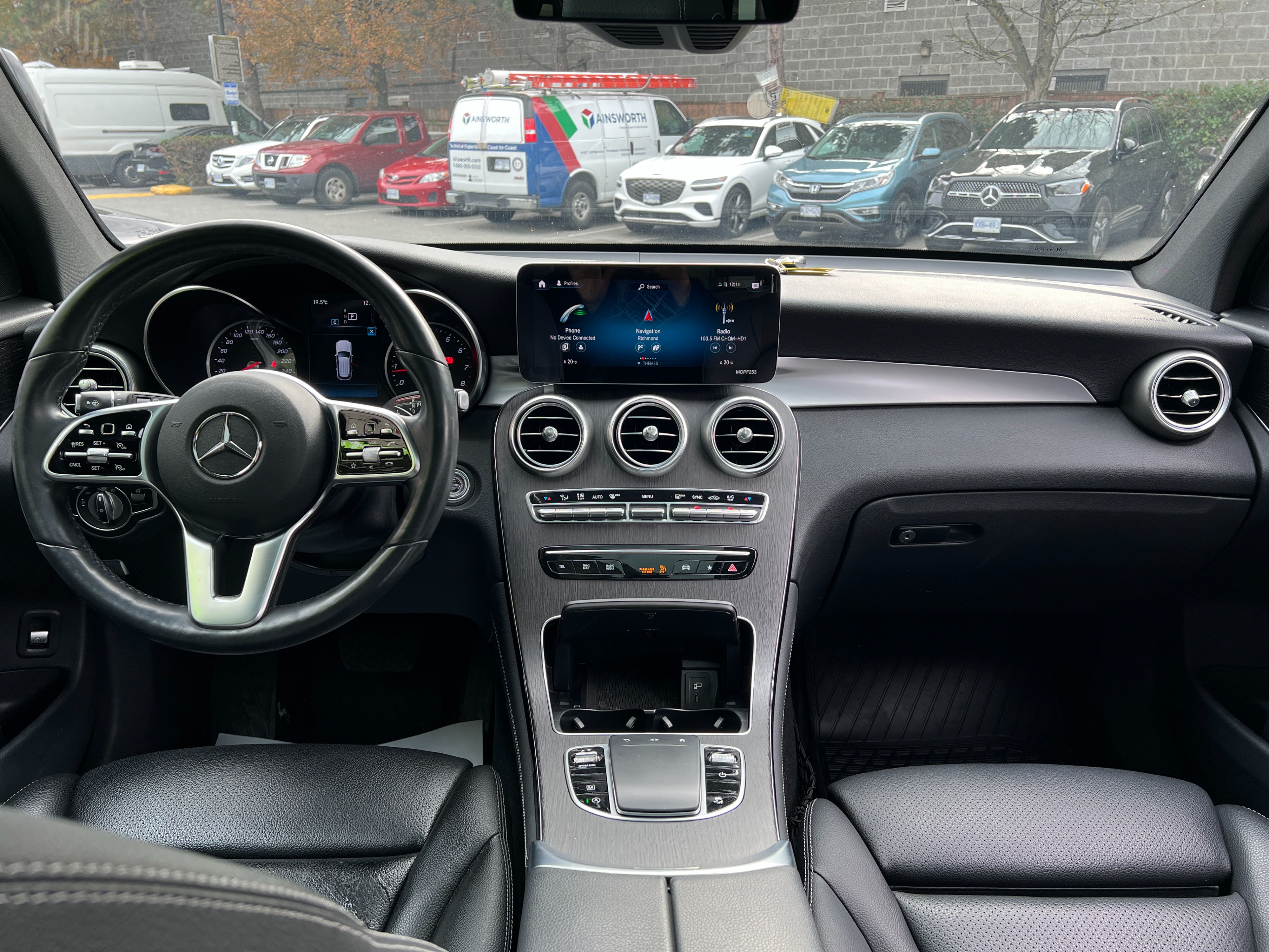 2020 Mercedes-Benz glc300  - Image 13